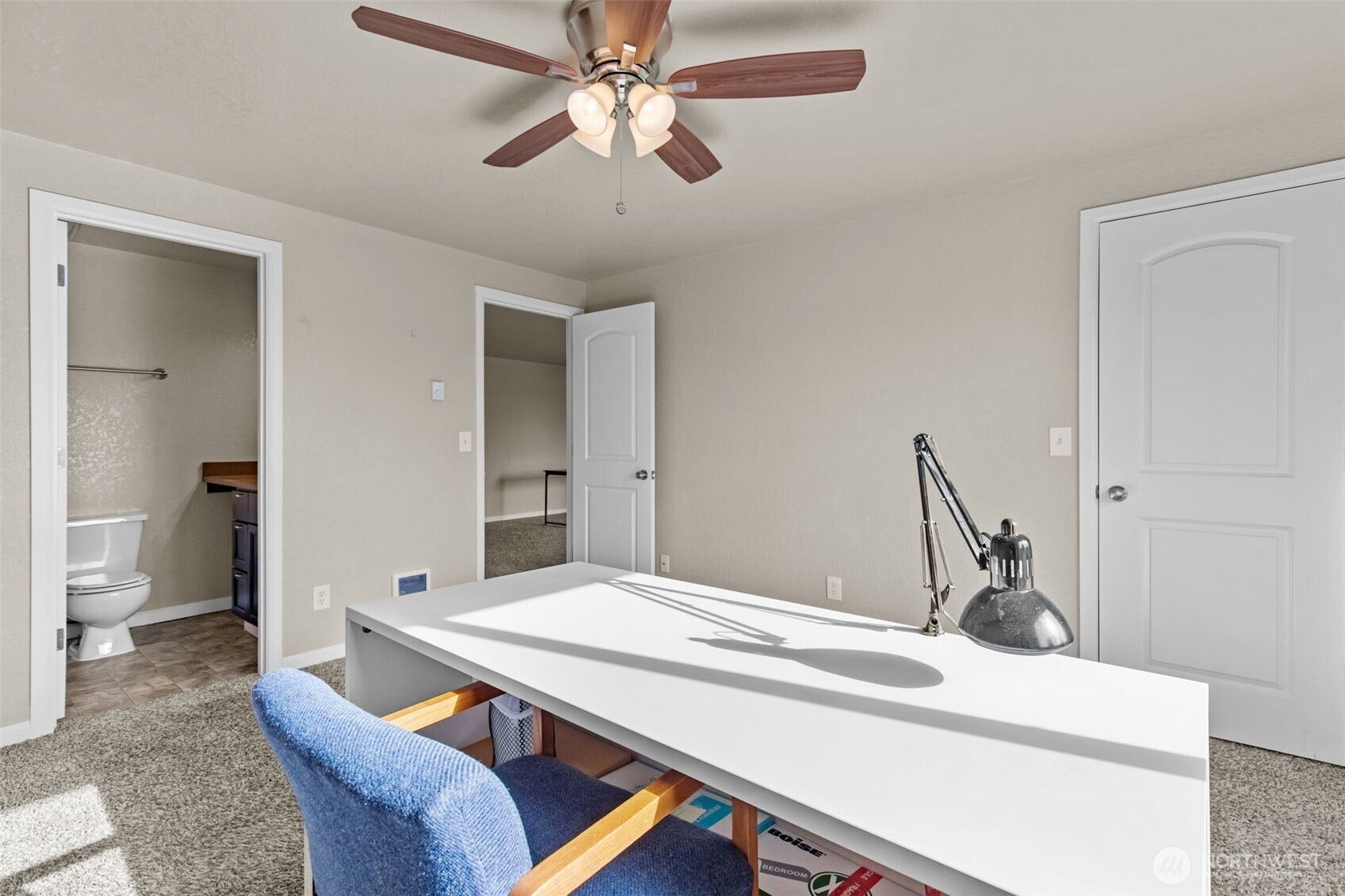 9815 Holly Drive, #A208, Everett, WA 98204 9815 Holly Drive, #A208, Everett, WA 98204