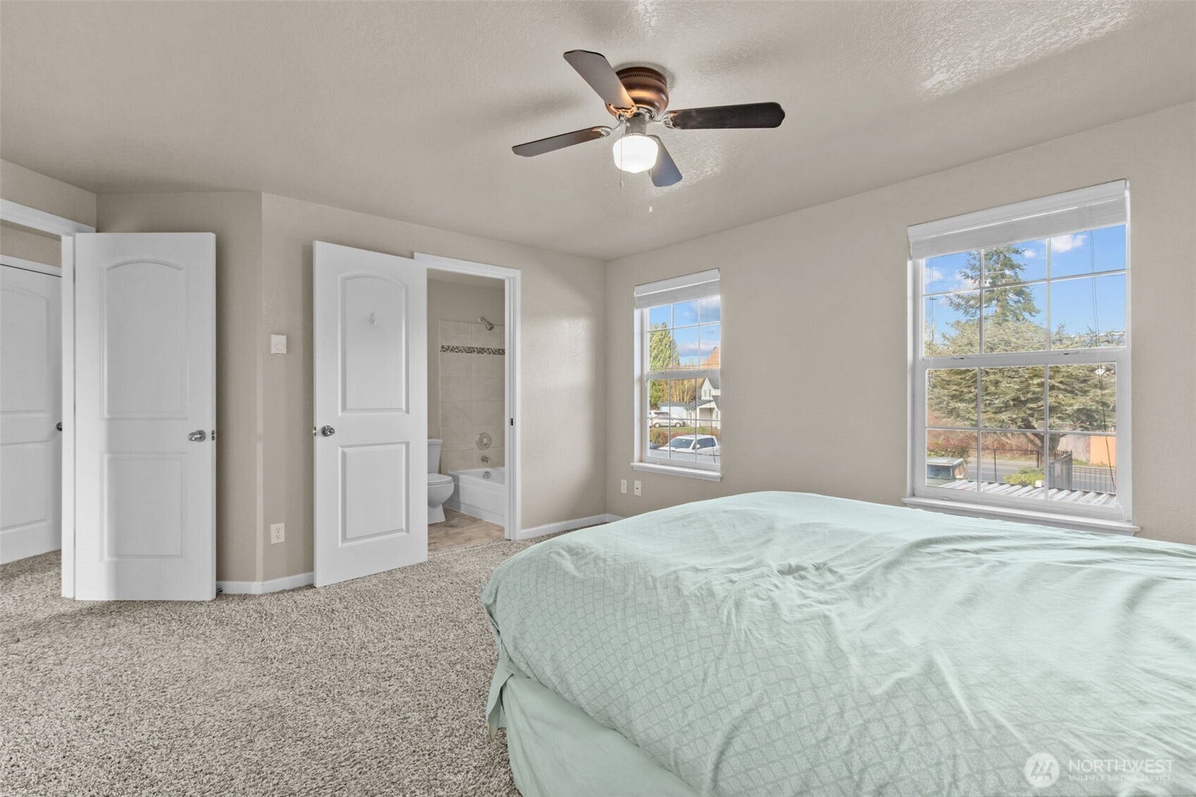 9815 Holly Drive, #A208, Everett, WA 98204 9815 Holly Drive, #A208, Everett, WA 98204