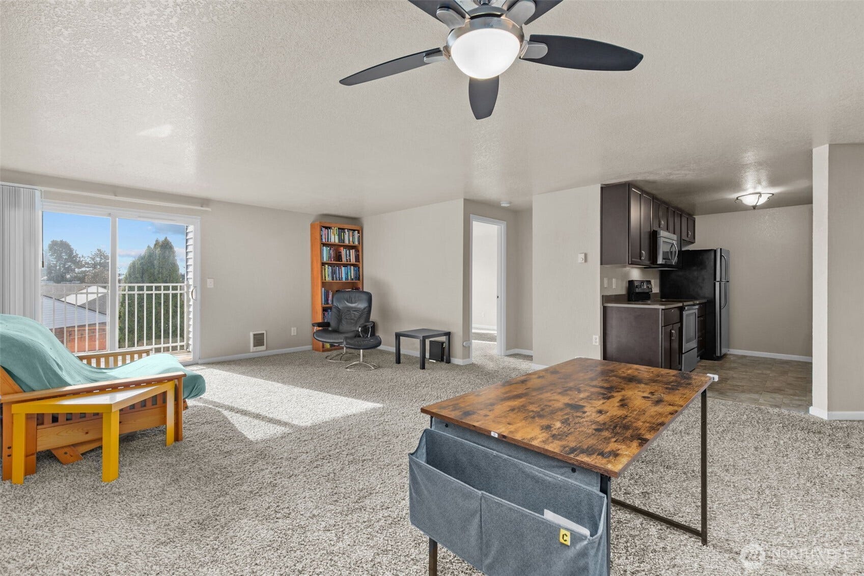 9815 Holly Drive, #A208, Everett, WA 98204 9815 Holly Drive, #A208, Everett, WA 98204
