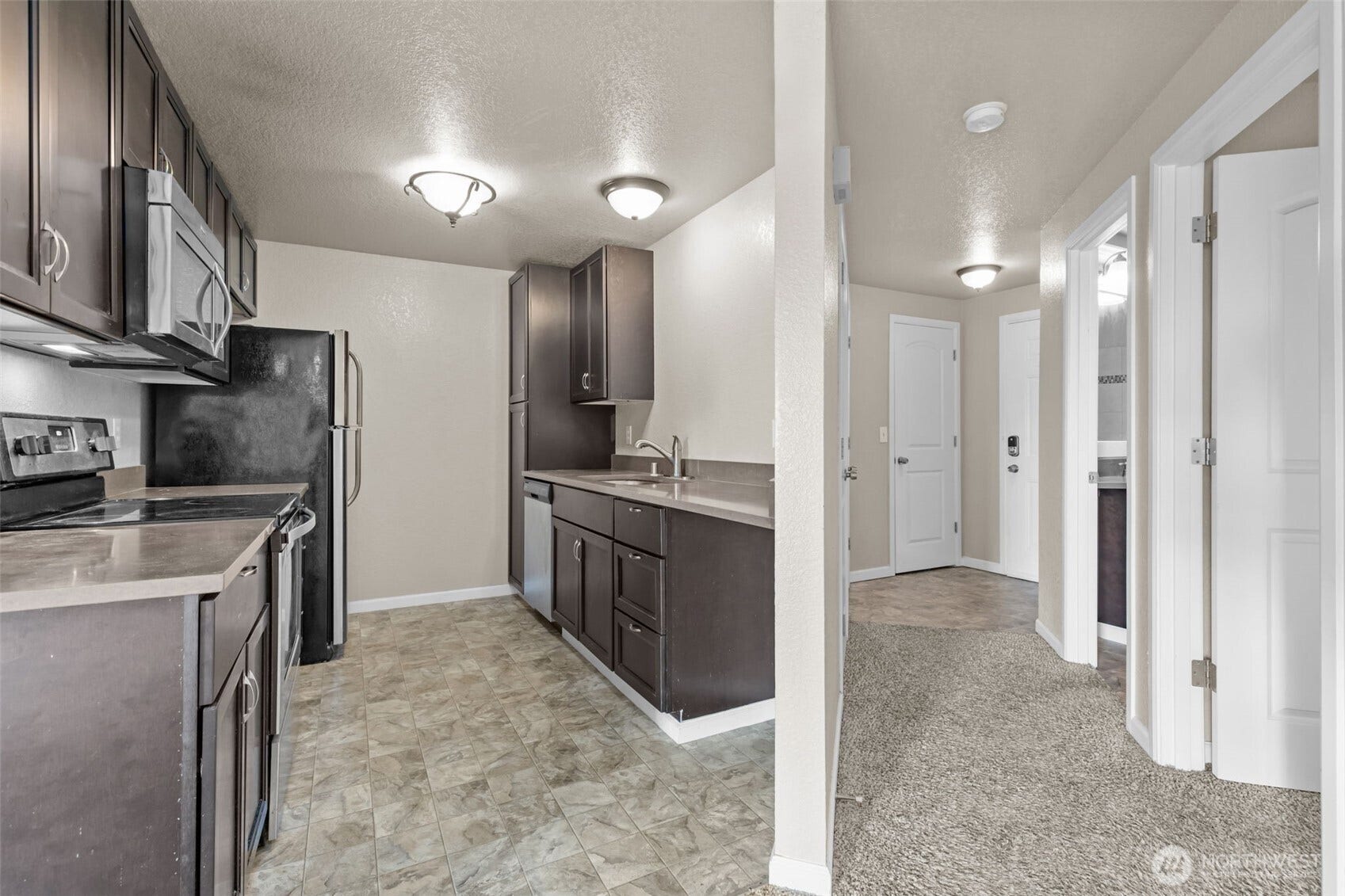 9815 Holly Drive, #A208, Everett, WA 98204 9815 Holly Drive, #A208, Everett, WA 98204