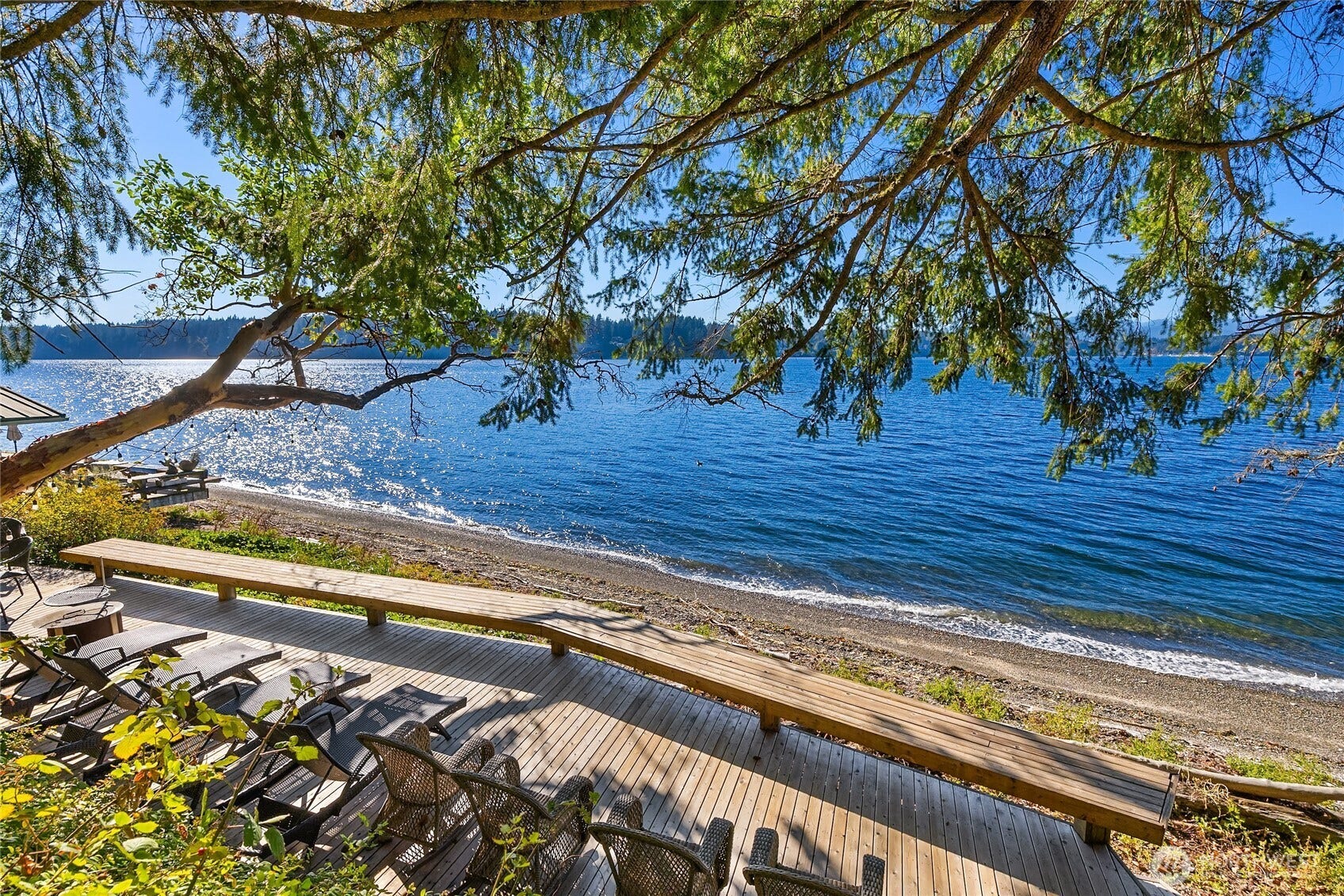 8405 Hansen Road NE, Bainbridge Island, WA 98110 The waterfront deck