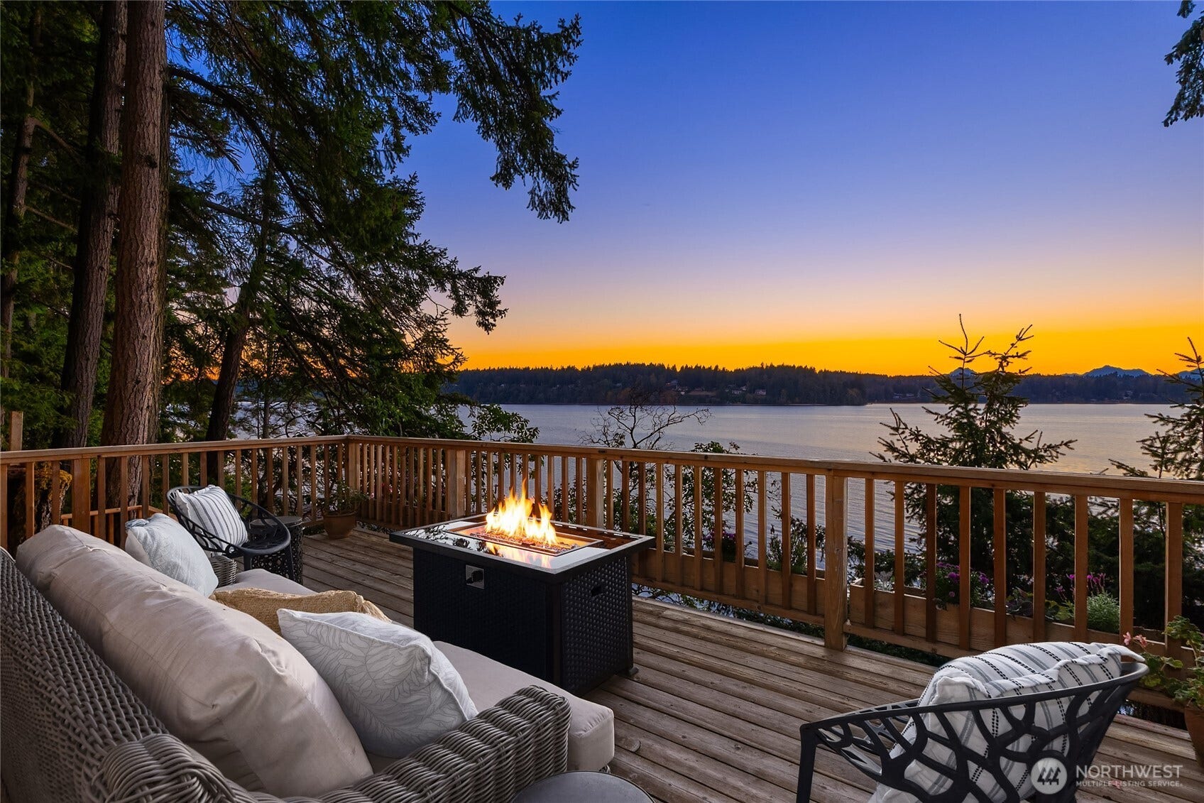 8405 Hansen Road NE, Bainbridge Island, WA 98110 Golden hour