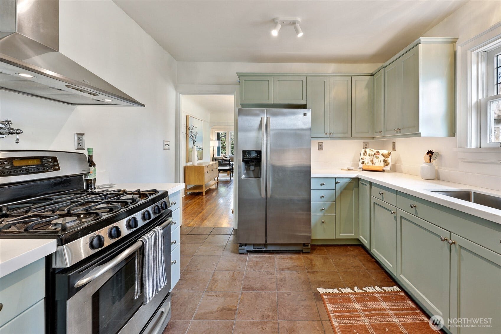 2305 NW 85th Street, Seattle, WA 98117