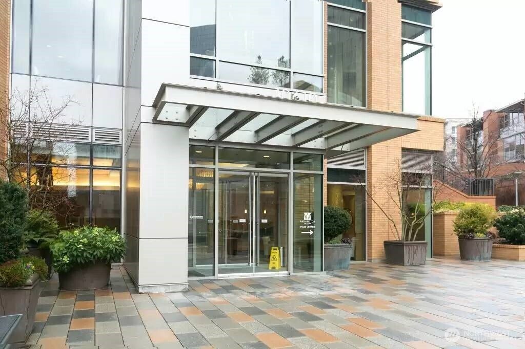 10610 NE 9th Street Pl, #1202, Bellevue, WA 98004 10610 NE 9th Street Pl, #1202, Bellevue, WA 98004