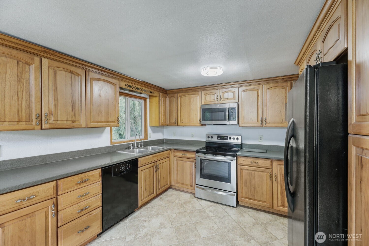 Kitchen. All Appliances Stay.