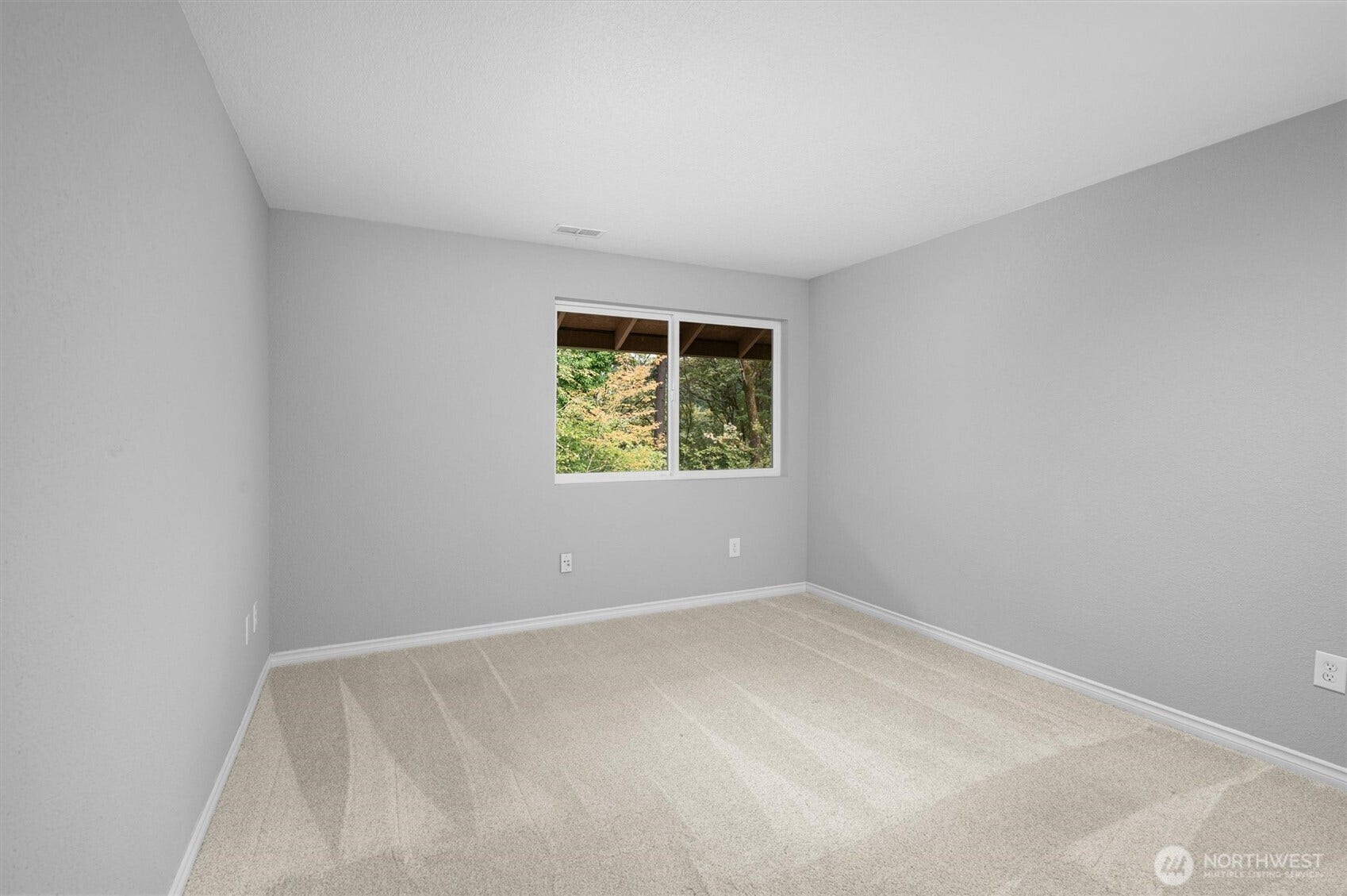 Oversized second bedroom.
