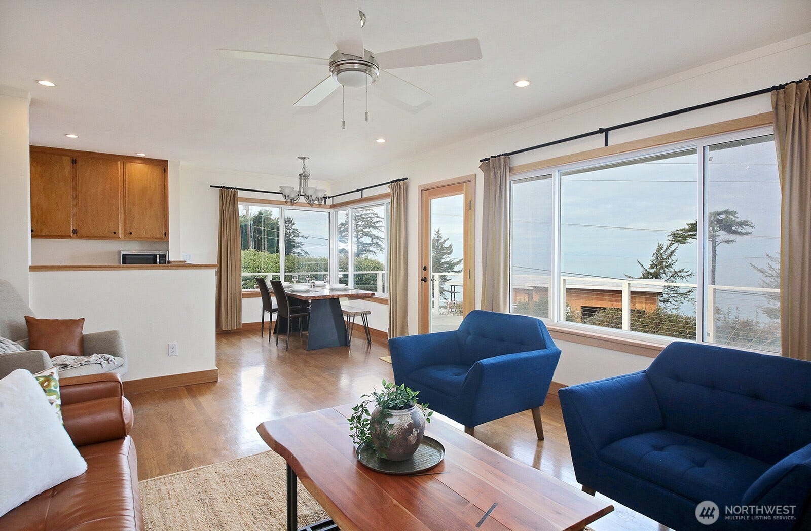 1443 Martha Way, Oak Harbor, WA 98277 1443 Martha Way, Oak Harbor, WA 98277