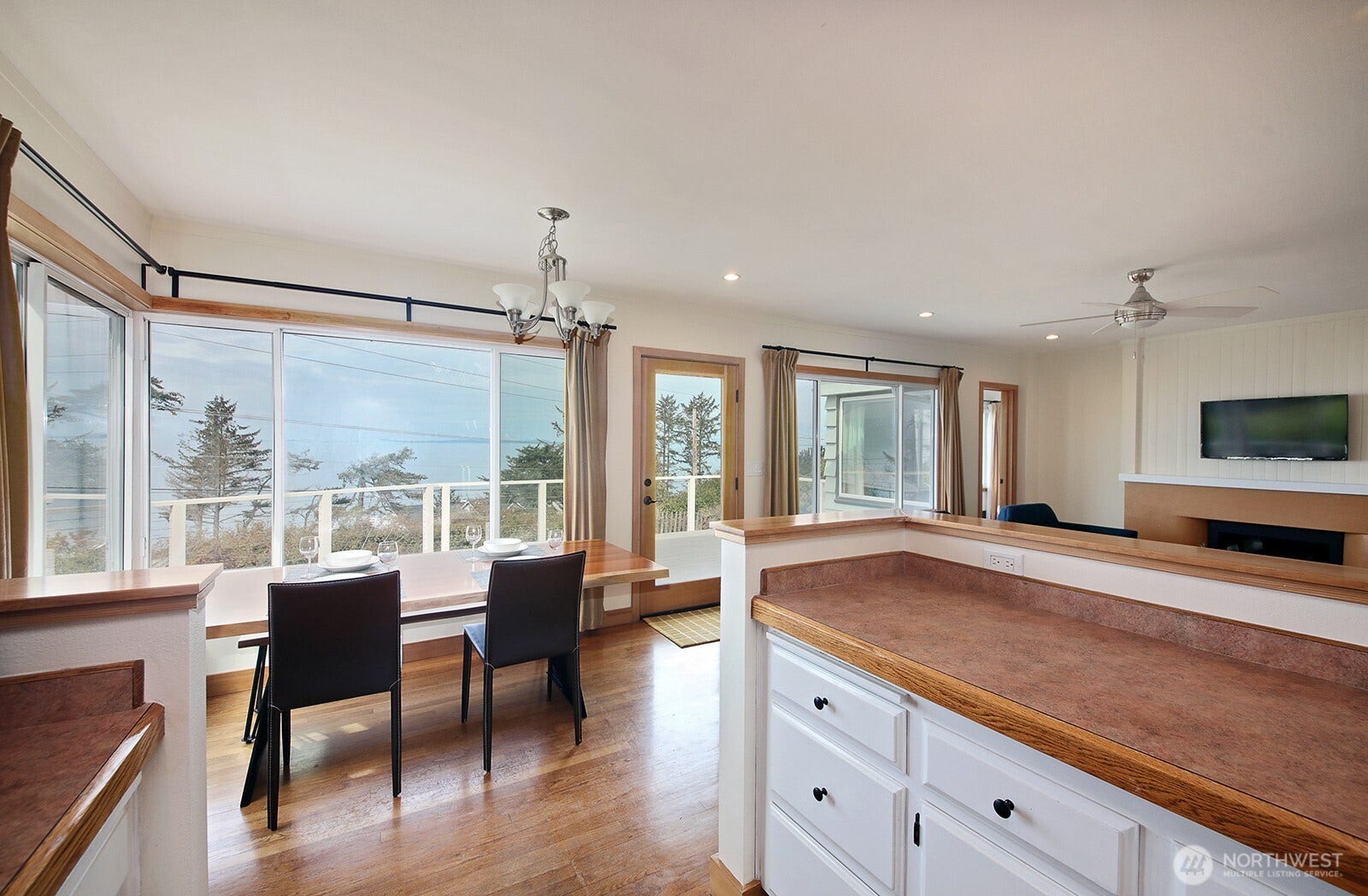 1443 Martha Way, Oak Harbor, WA 98277 1443 Martha Way, Oak Harbor, WA 98277