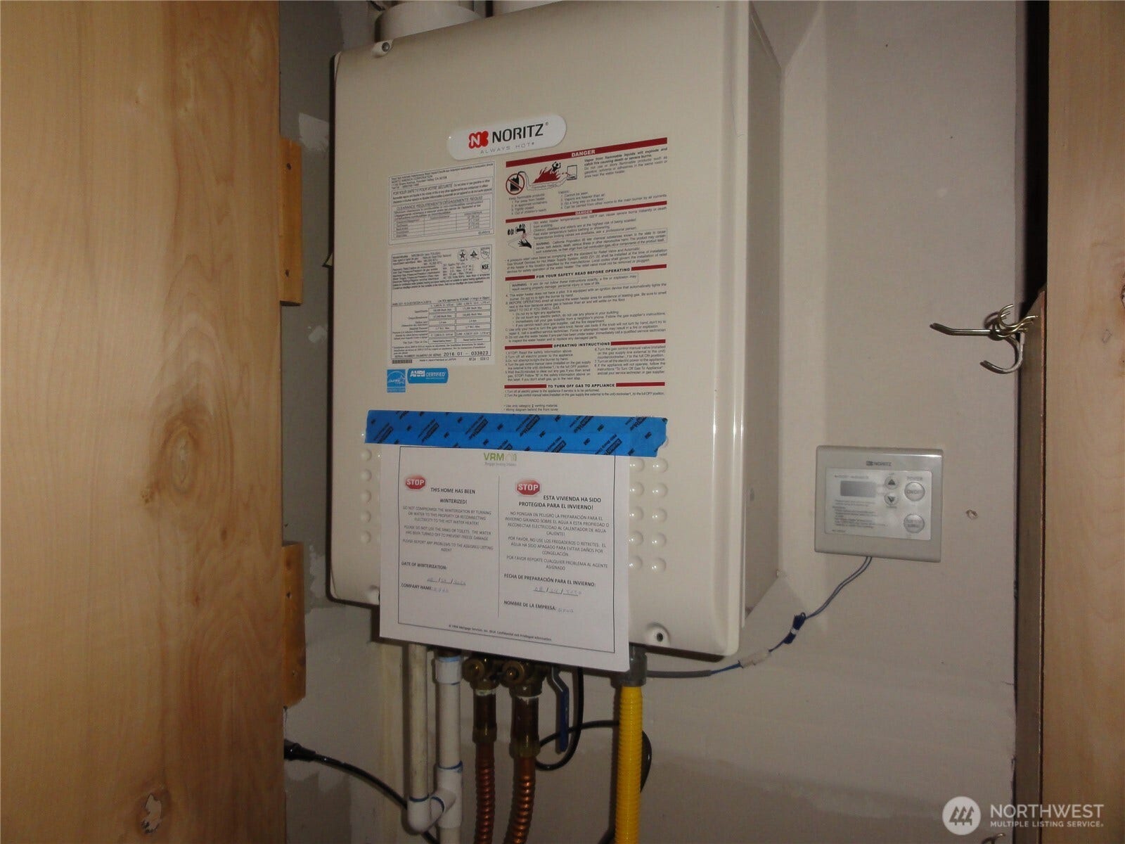 806 120th Street S, Tacoma, WA 98444 Water heater