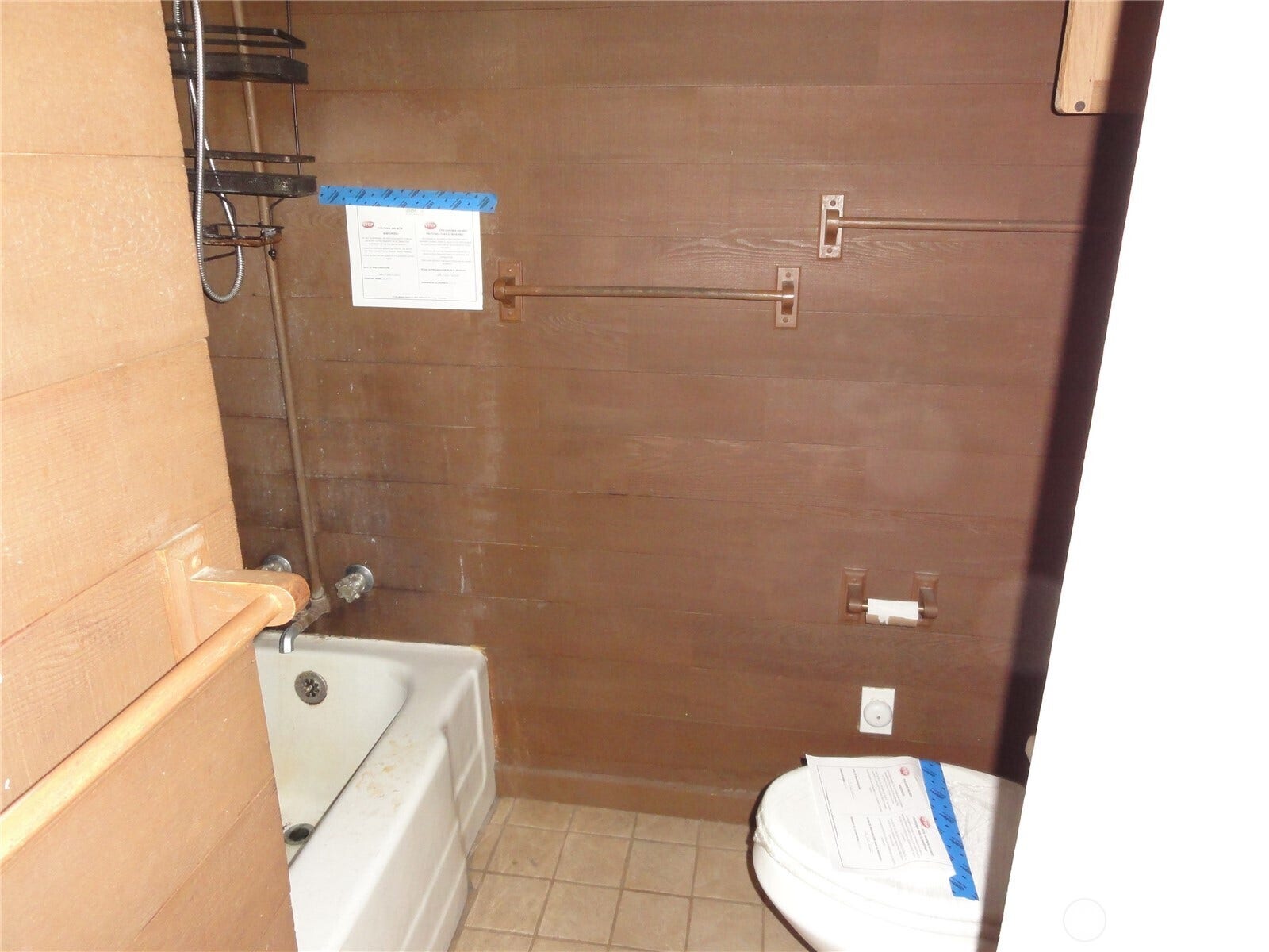806 120th Street S, Tacoma, WA 98444 Full bath on the main floor