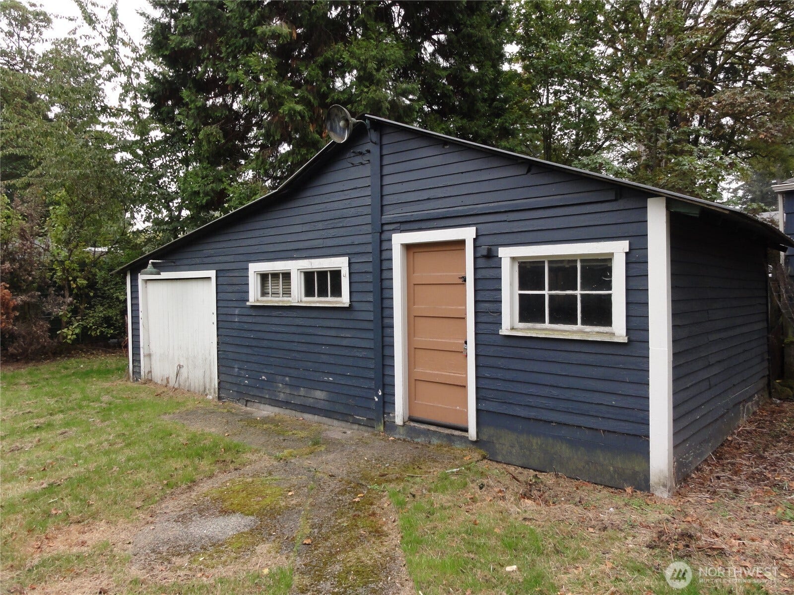 806 120th Street S, Tacoma, WA 98444 Detached garage/shed on the extra large lot.
