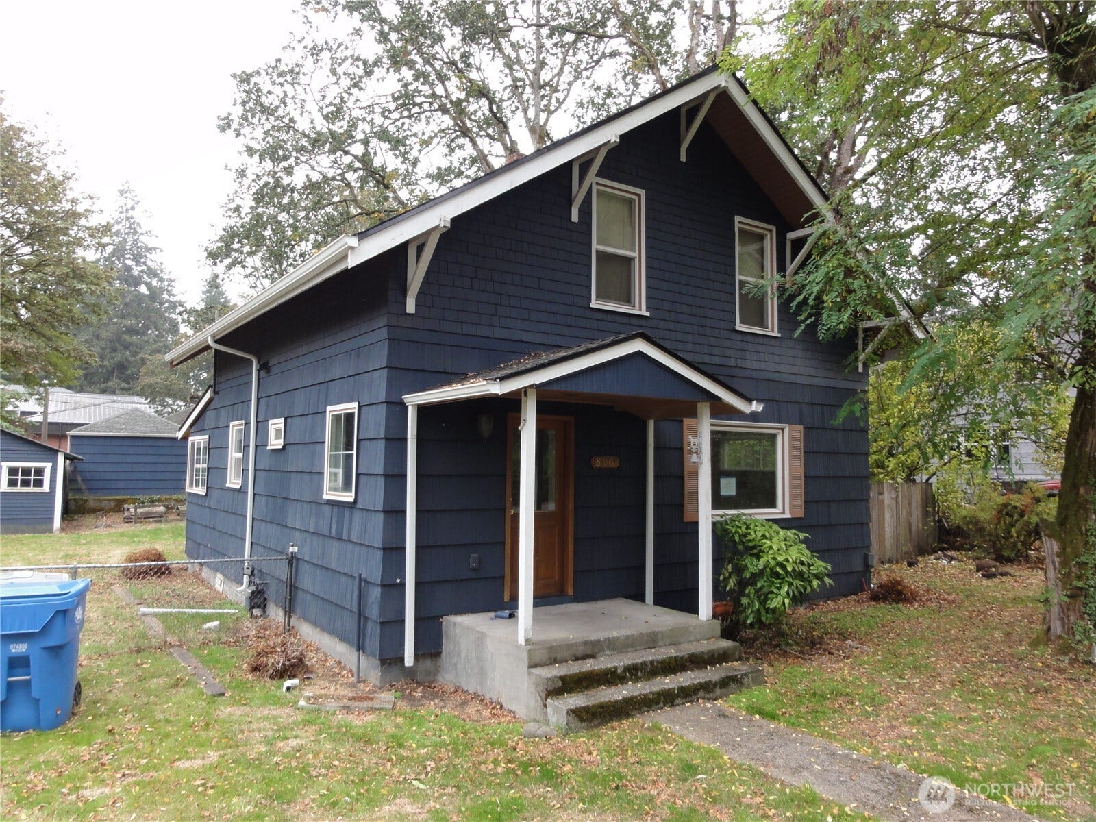 806 120th Street S, Tacoma, WA 98444 Wow! Great opportunity on this 1 1/2 story home minutes to PLU> This home offers over 1200 sq ft with 2 bedrooms and 1 bath. The bonus...the extra large lot!