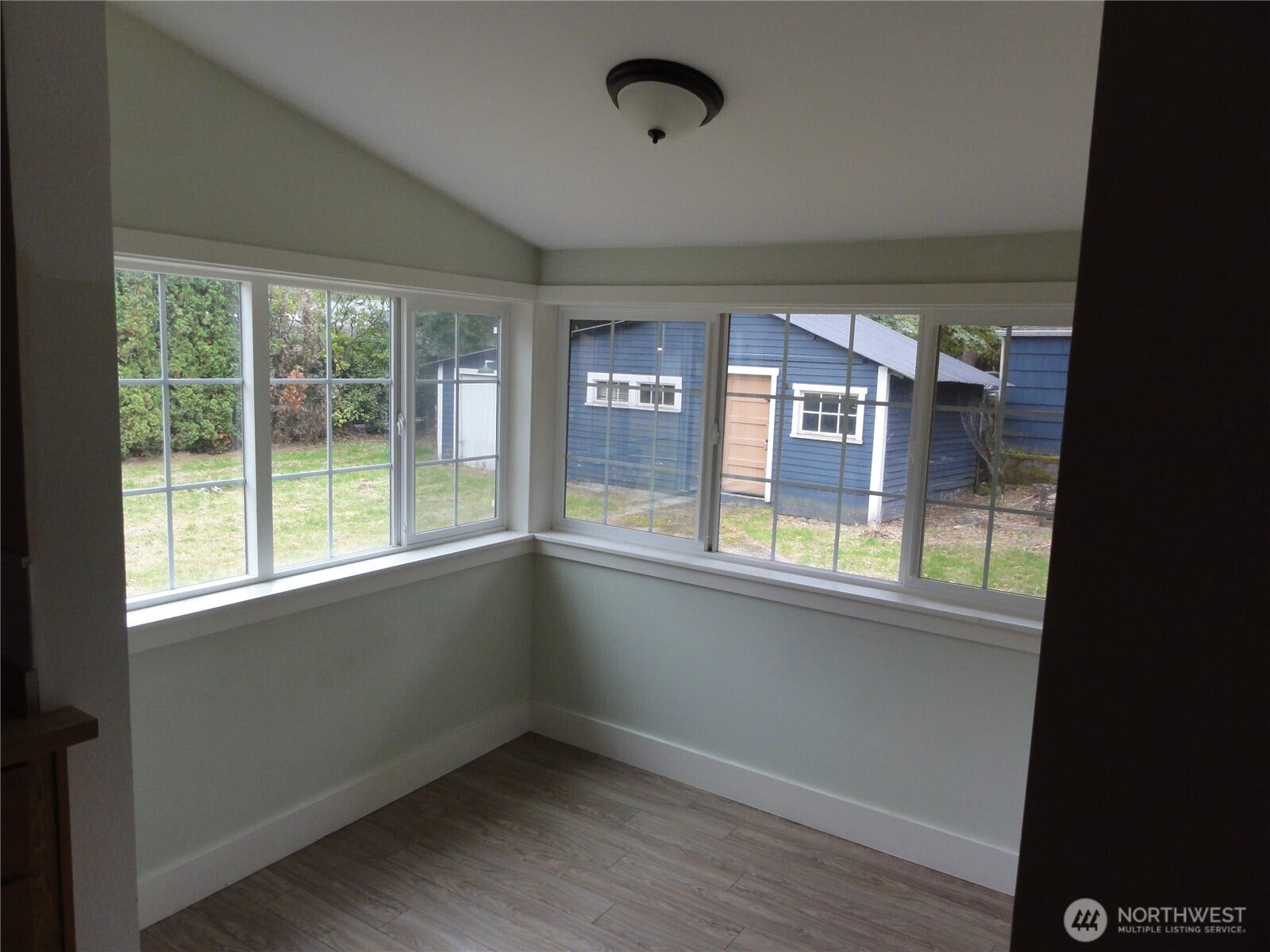 806 120th Street S, Tacoma, WA 98444 Breakfast nook off kitchen.