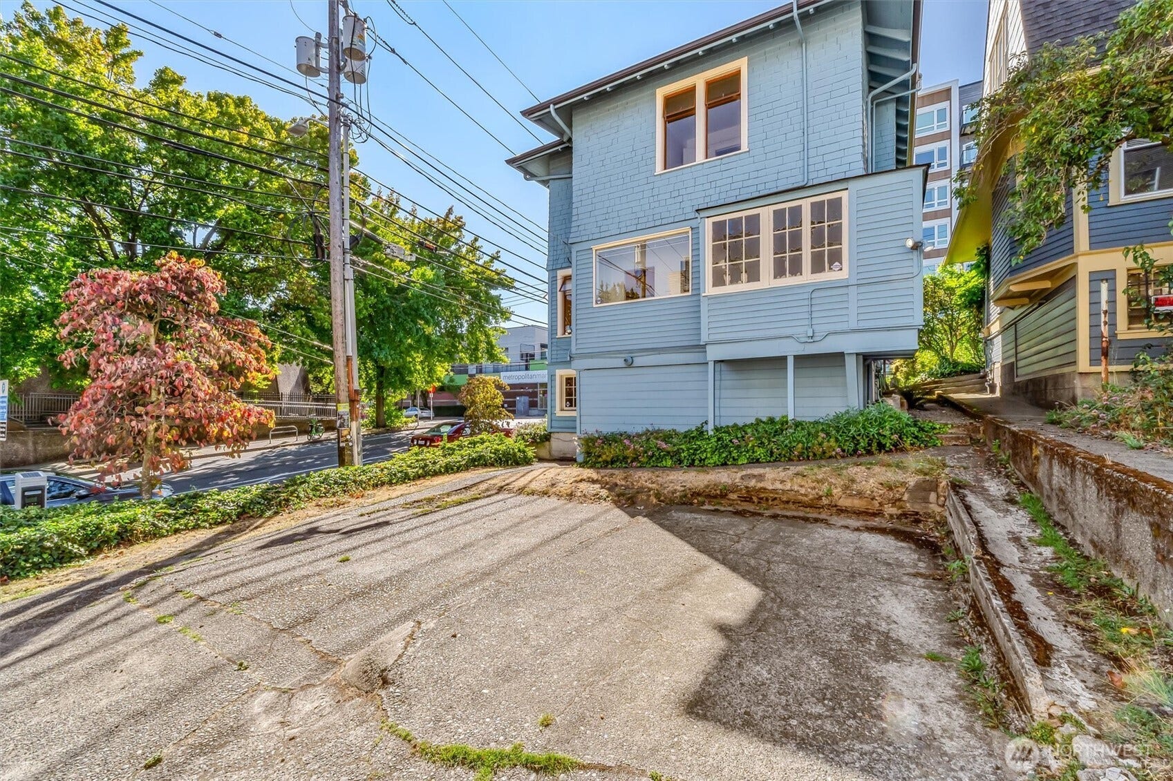 700 Warren Avenue N, Seattle, WA 98109 700 Warren Avenue N, Seattle, WA 98109