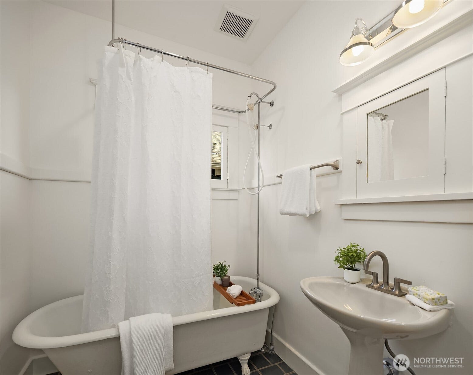 6220 2nd Avenue NW, Seattle, WA 98107 Main Level-Full Bath