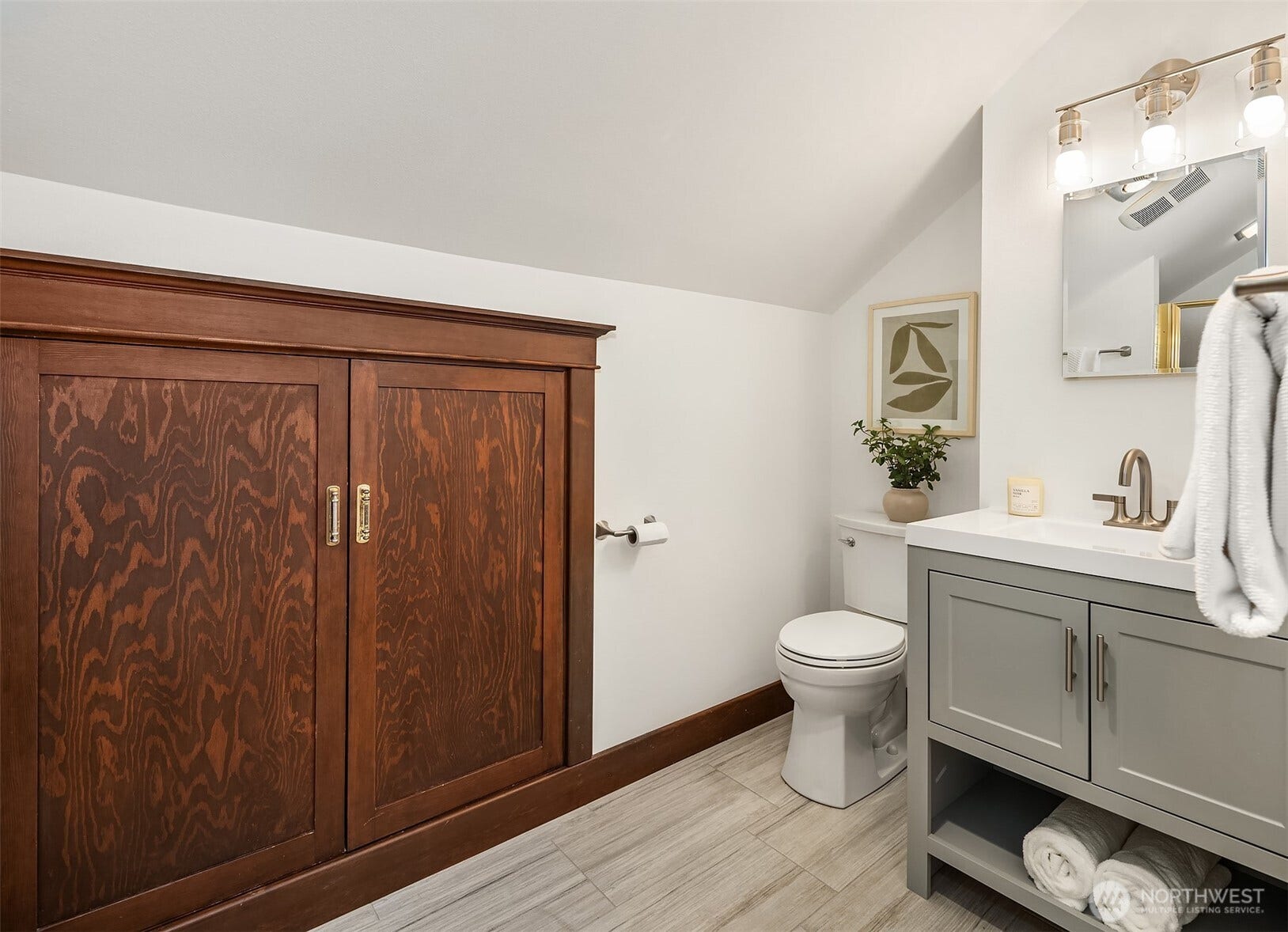 6220 2nd Avenue NW, Seattle, WA 98107 Upper Level-Primary Ensuite