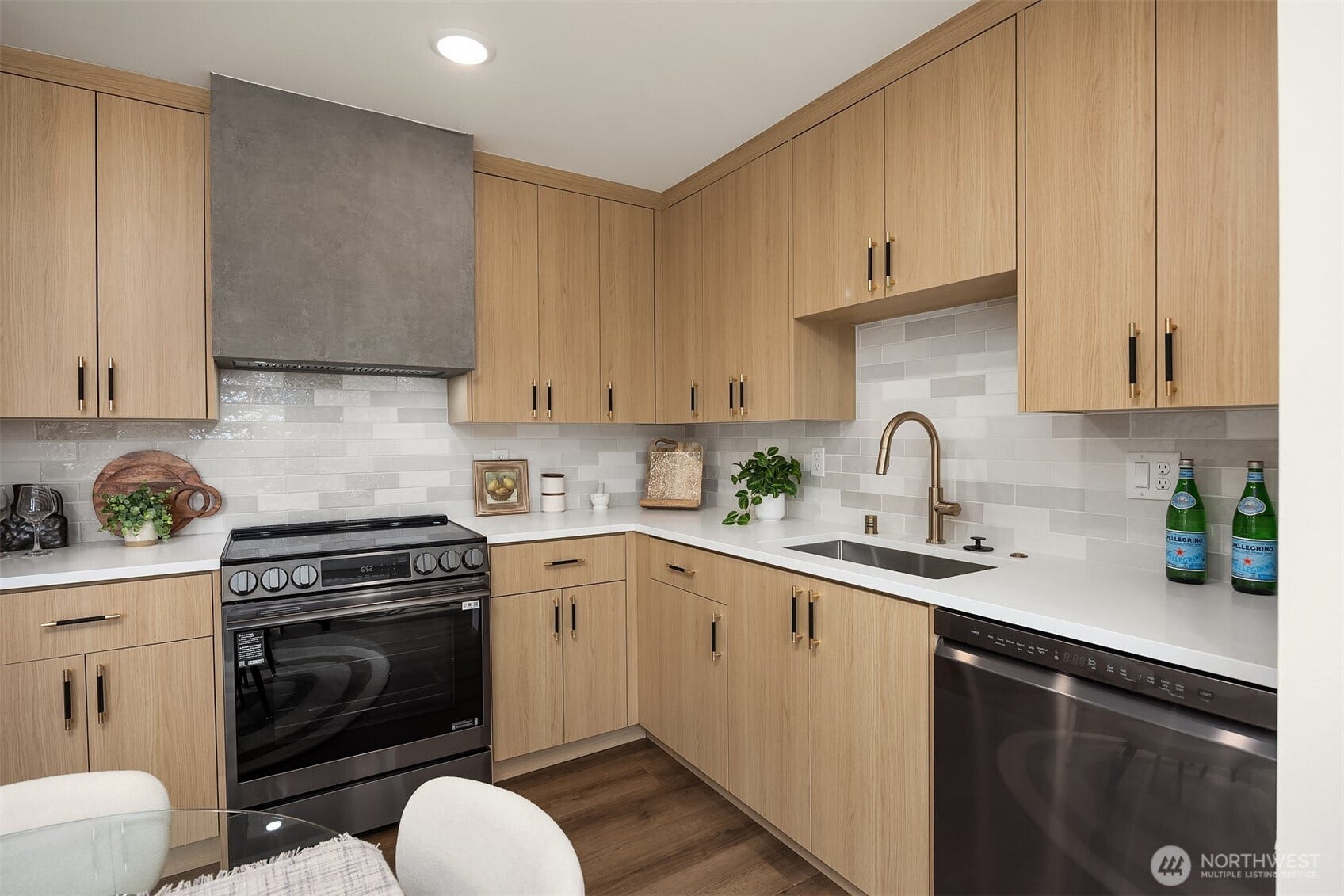 1502 N 100th Street, Seattle, WA 98133 1502 N 100th Street, Seattle, WA 98133