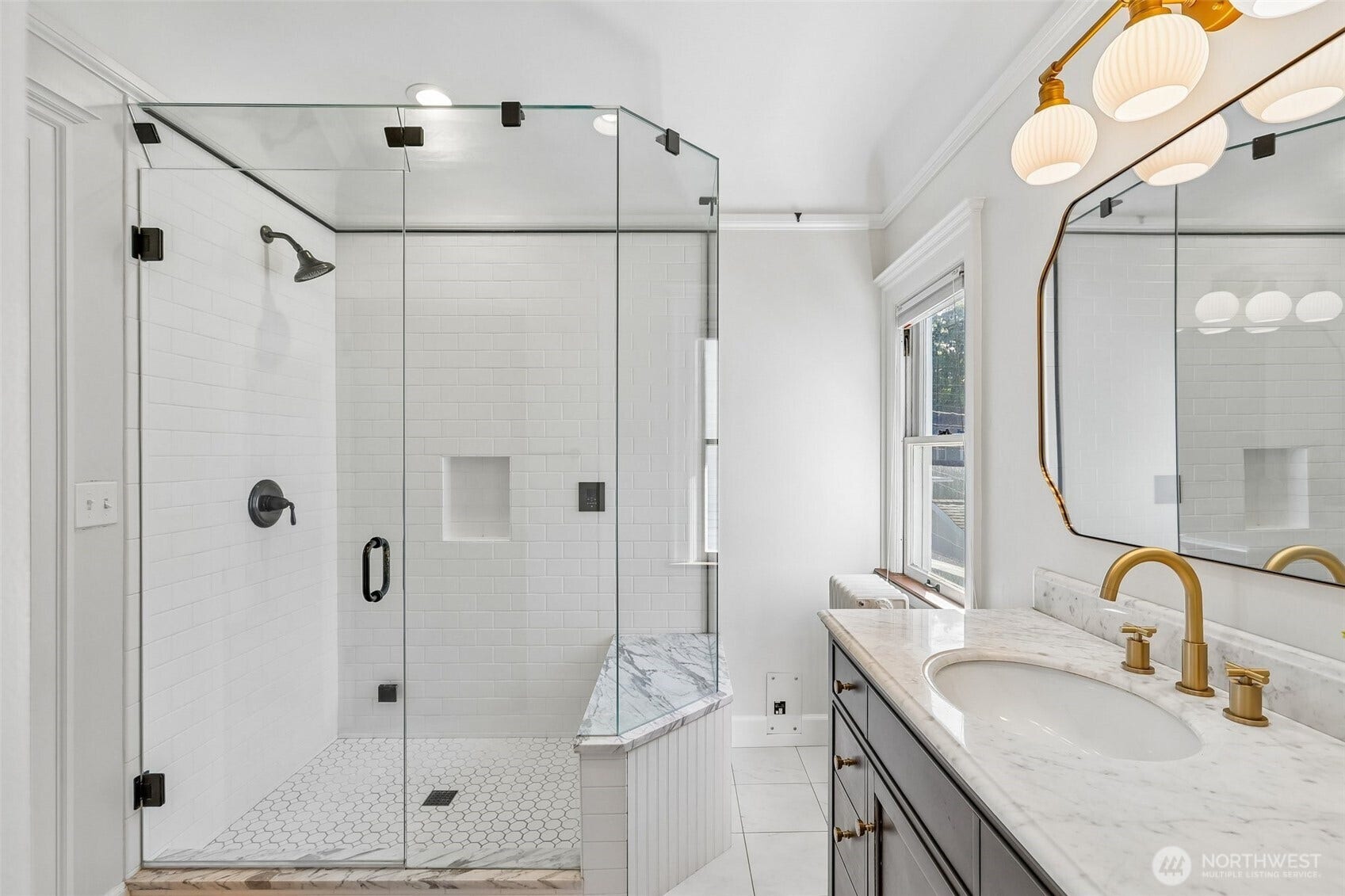 5260 16th Avenue NE, Seattle, WA 98105 Primary bathroom