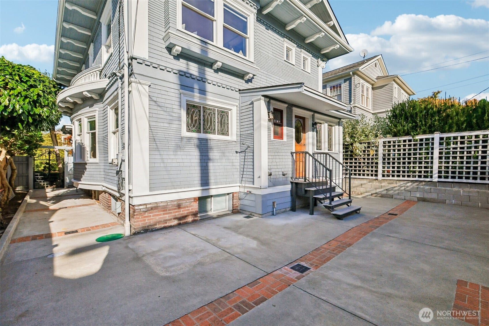 5260 16th Avenue NE, Seattle, WA 98105 5260 16th Avenue NE, Seattle, WA 98105