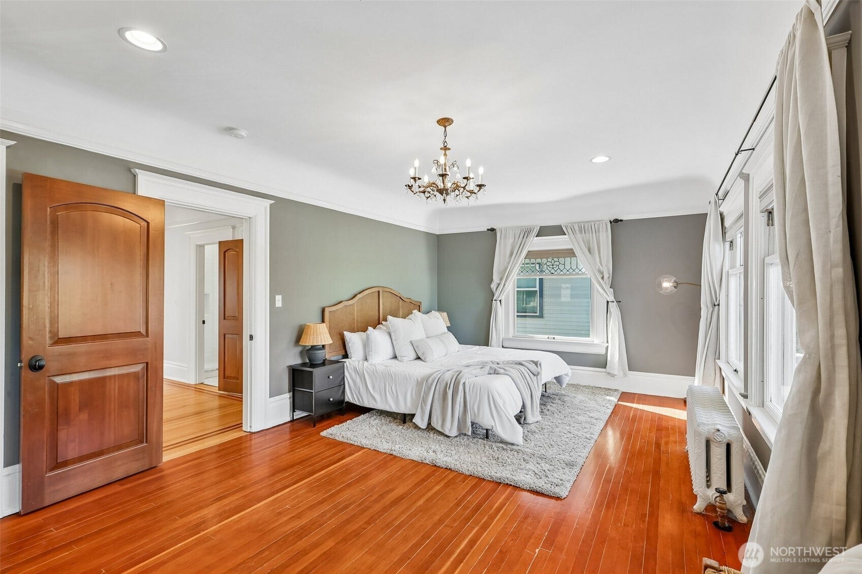 5260 16th Avenue NE, Seattle, WA 98105 primary bedroom