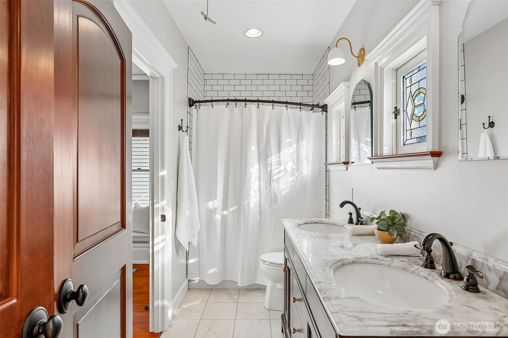5260 16th Avenue NE, Seattle, WA 98105 Jack and jill bathroom upstairs