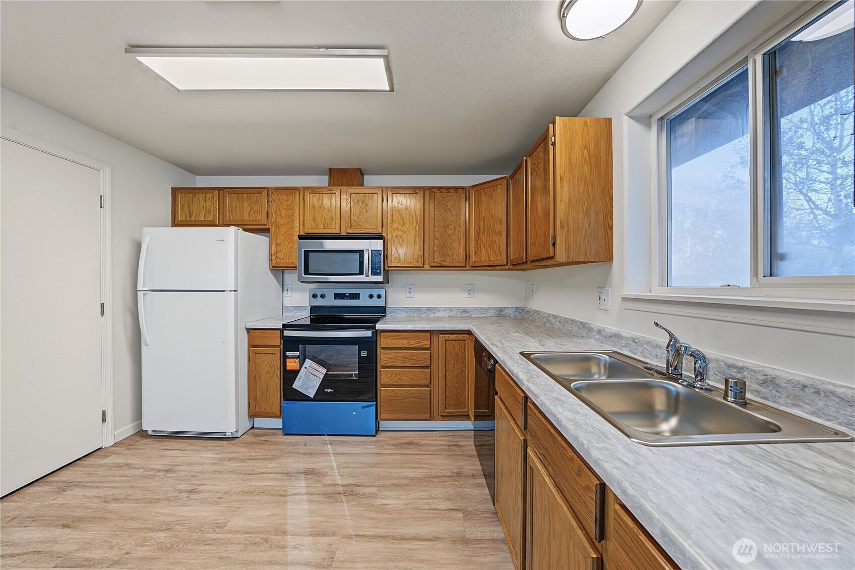 1016 E Hayden Drive, Moses Lake, WA 98837 1016 E Hayden Drive, Moses Lake, WA 98837