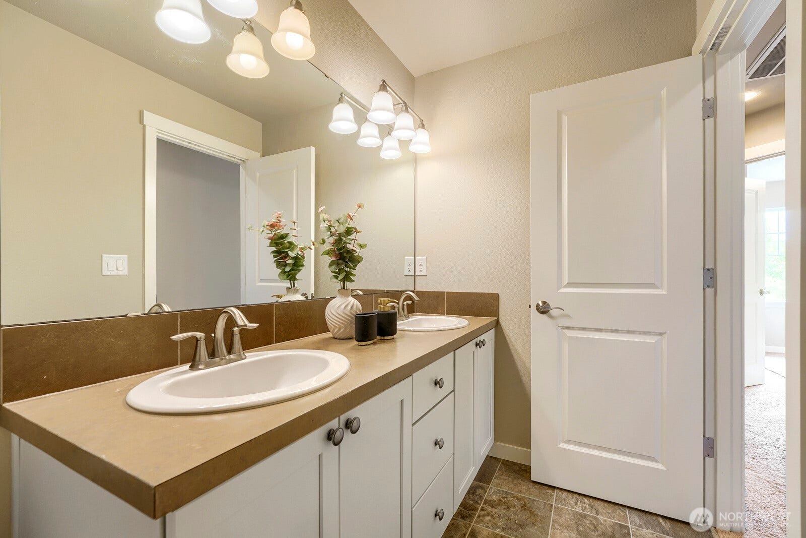 34211 SE Nye Street, Snoqualmie, WA 98065 34211 SE Nye Street, Snoqualmie, WA 98065
