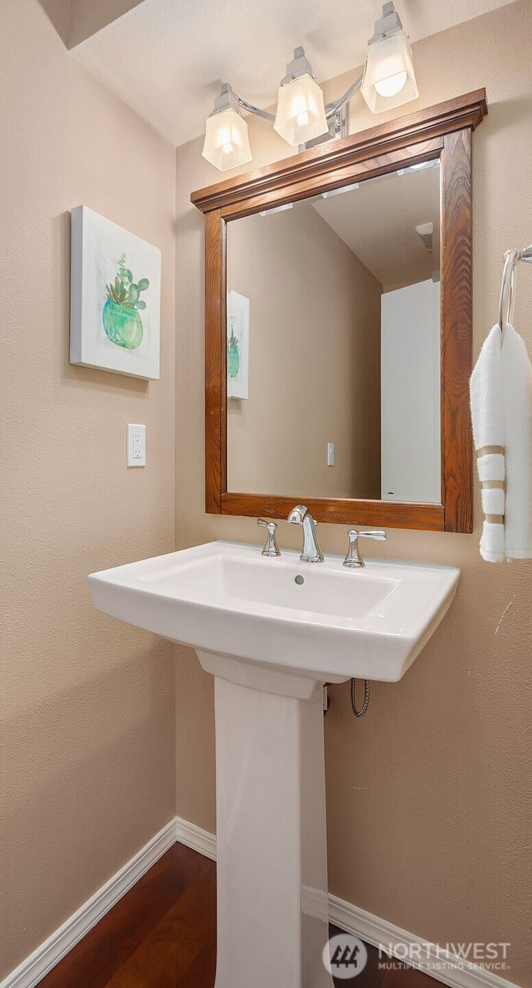 1247 293rd Avenue NE, Carnation, WA 98014 Half bathroom.