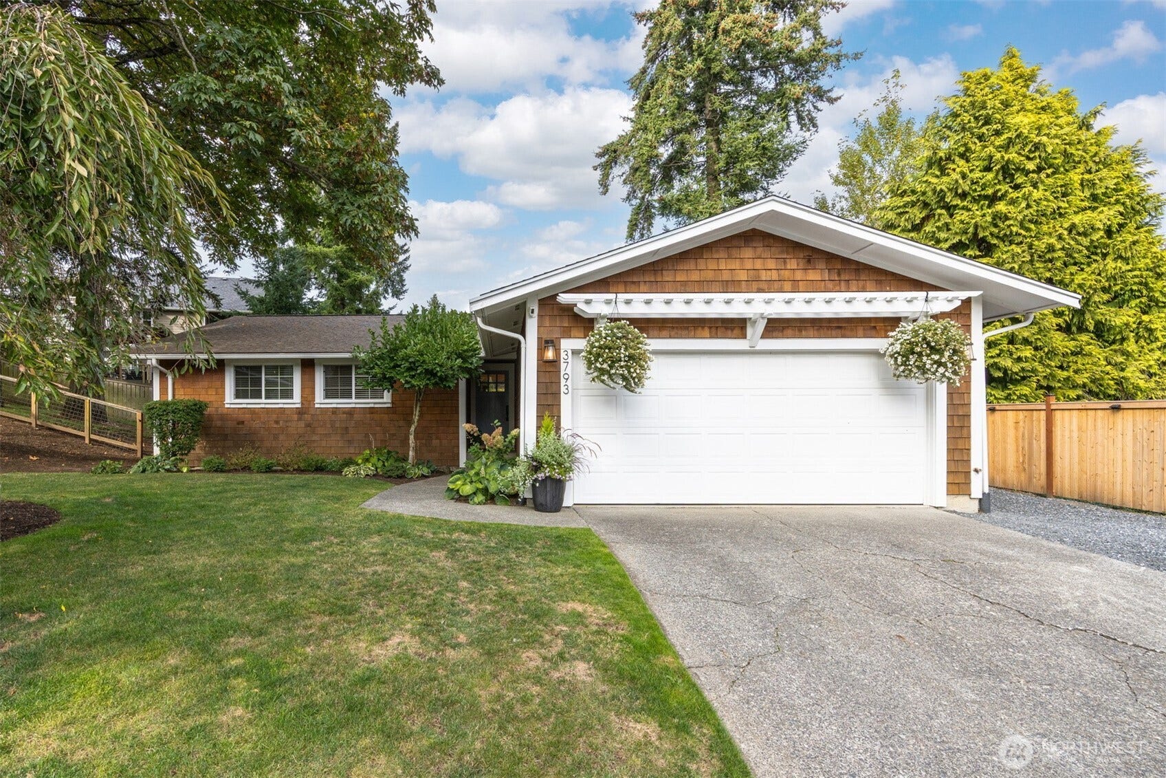 3793 Greenville Place, Bellingham, WA 98226 This home is proudly situated on a knoll at the end of the cul-de-sac in a quiet and sought-after neighborhood.