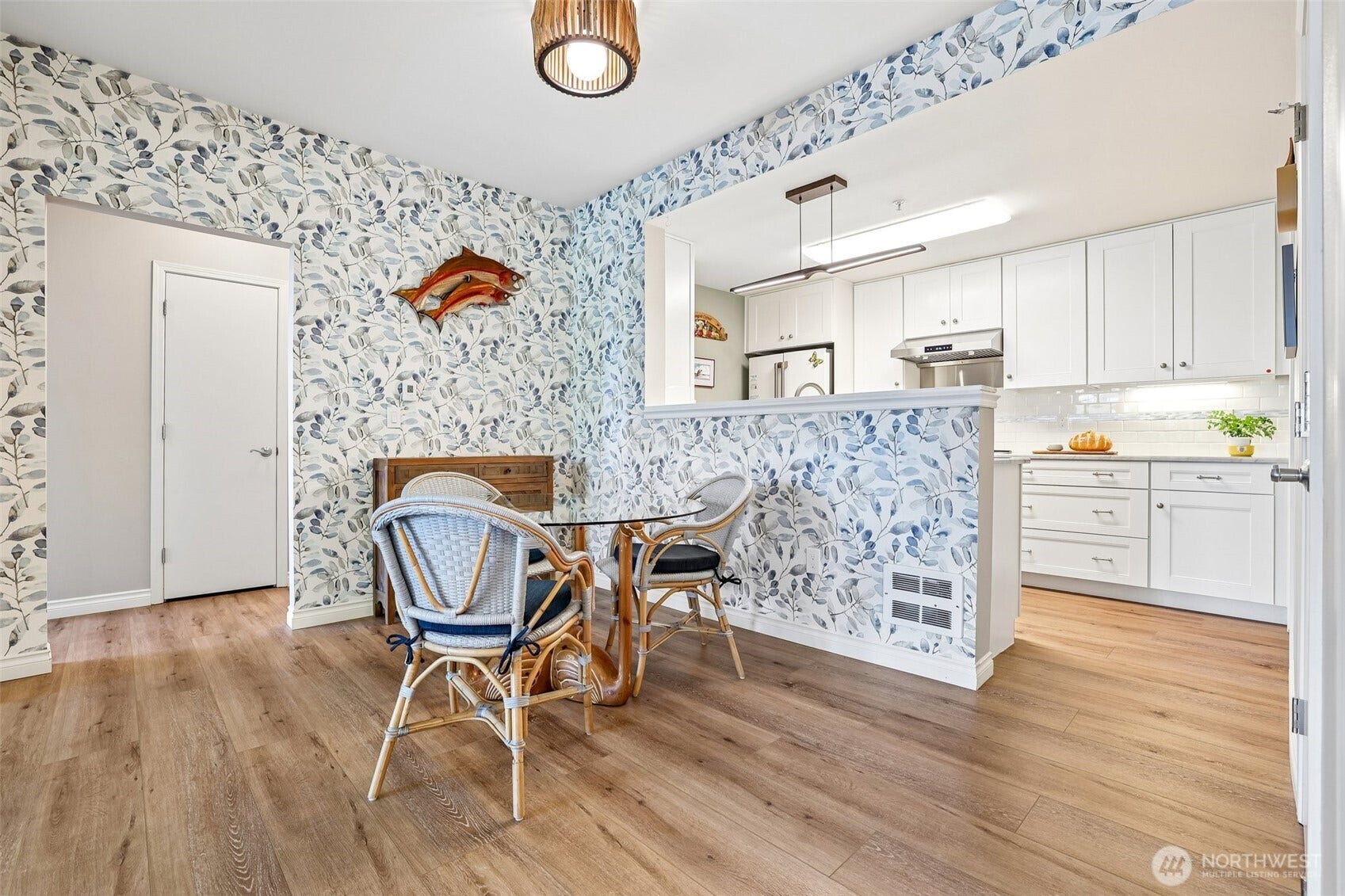 22475 SE 38th Terrace, #1418, Issaquah, WA 98029 Professionally installed floral paper bring pizazz to the space while enhancing the cottage feel