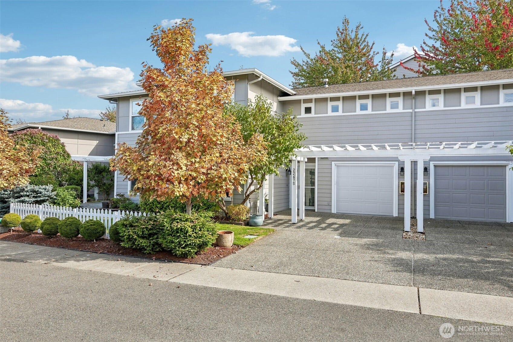 22475 SE 38th Terrace, #1418, Issaquah, WA 98029 Adorable cottage style condo. Lower level walk in.
