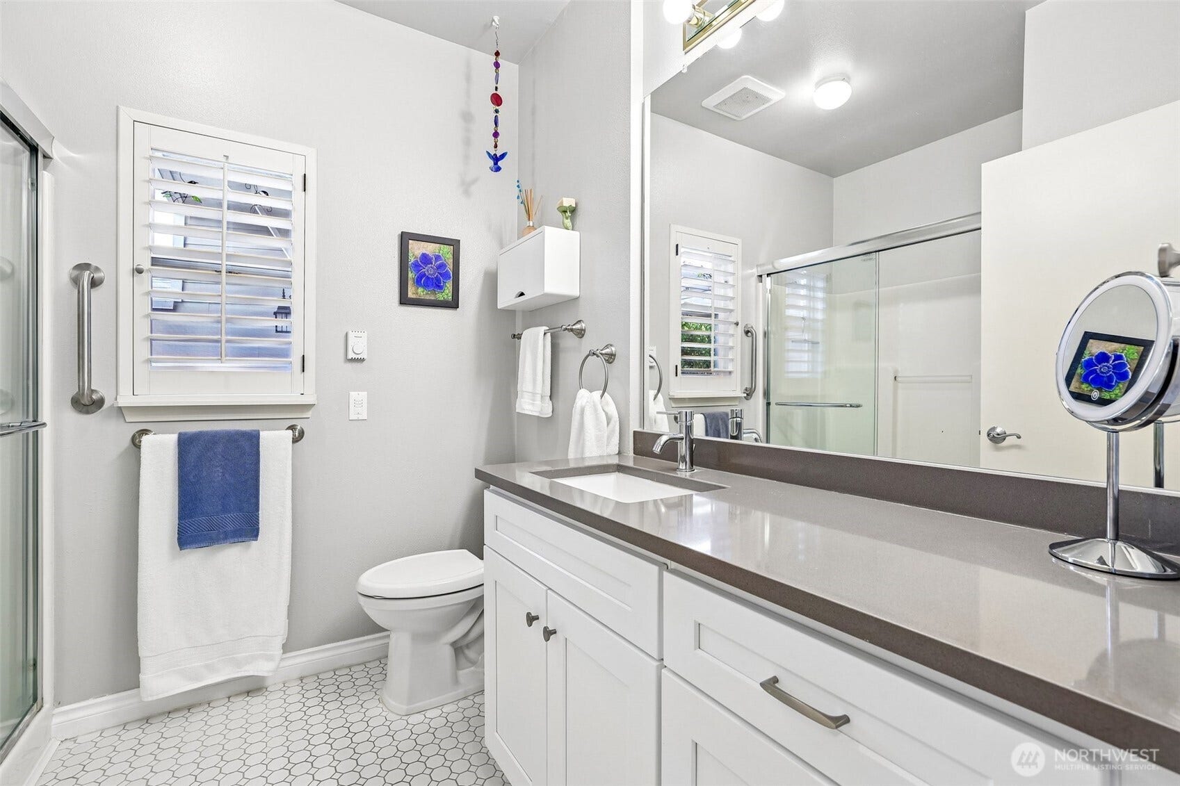 22475 SE 38th Terrace, #1418, Issaquah, WA 98029 Bathroom is refreshed with modern touches, floor tiling, cabinetry.