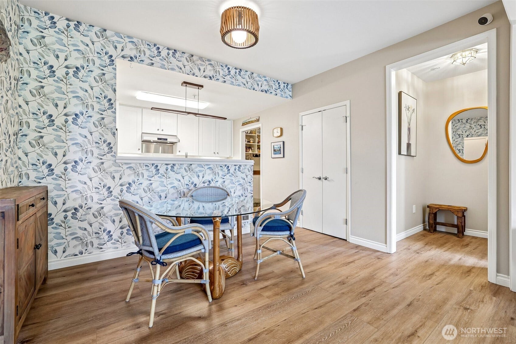 22475 SE 38th Terrace, #1418, Issaquah, WA 98029 The tall ceilings make a big impact on the space
