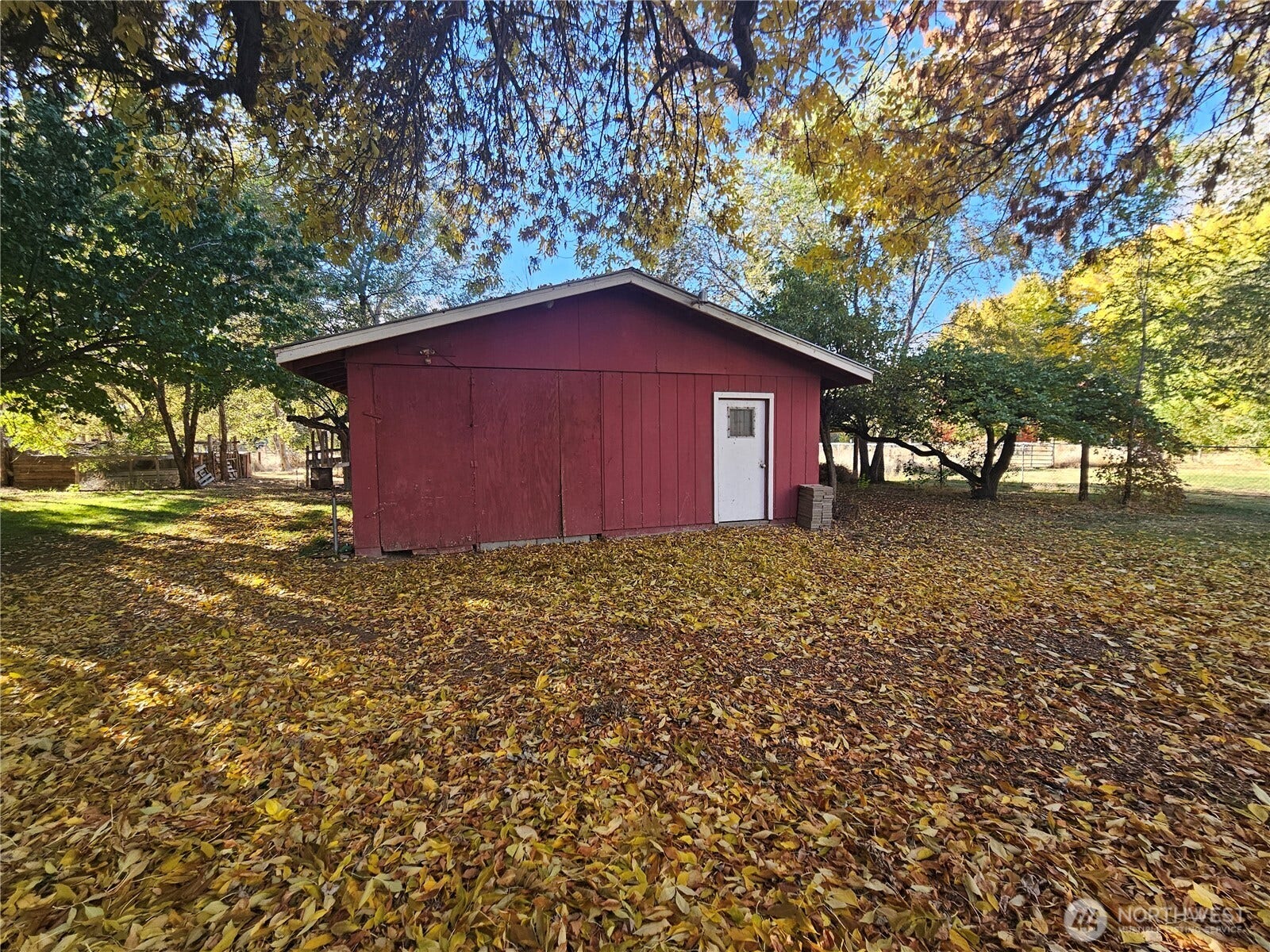 Bar, shop, workshop. Has power. Currently split for tenant storage