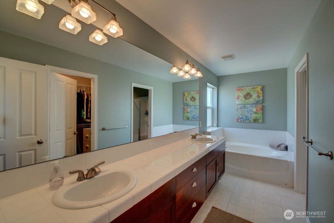 2140 NW Far Country Lane, Issaquah, WA 98027