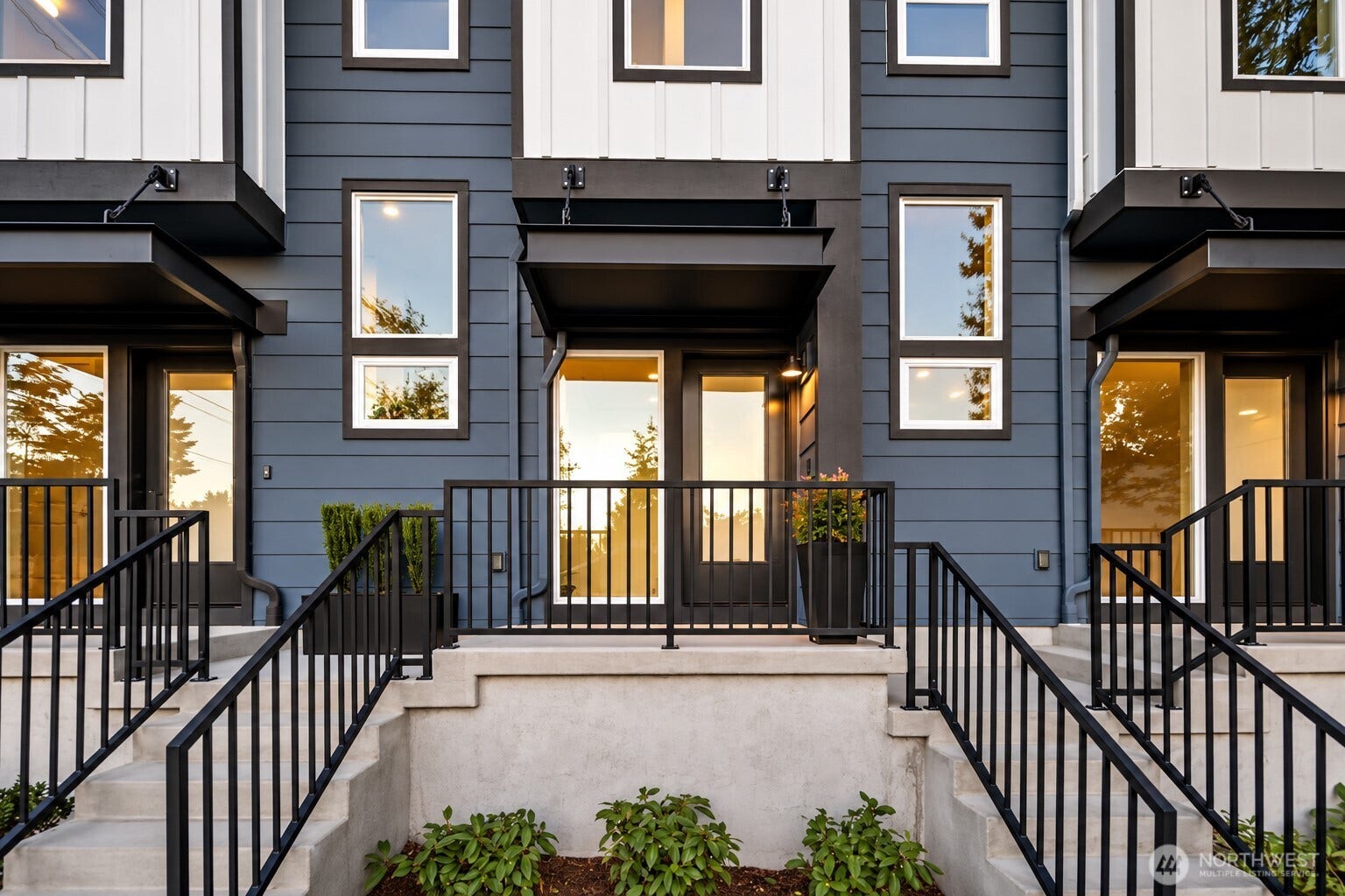 341 NE 155th St (Homesite #30), Shoreline, WA 98155 Photos depict model home and are for illustrative purposes only. Actual layout, finishes, colors, fixtures, landscaping, and views may vary from the home offered.