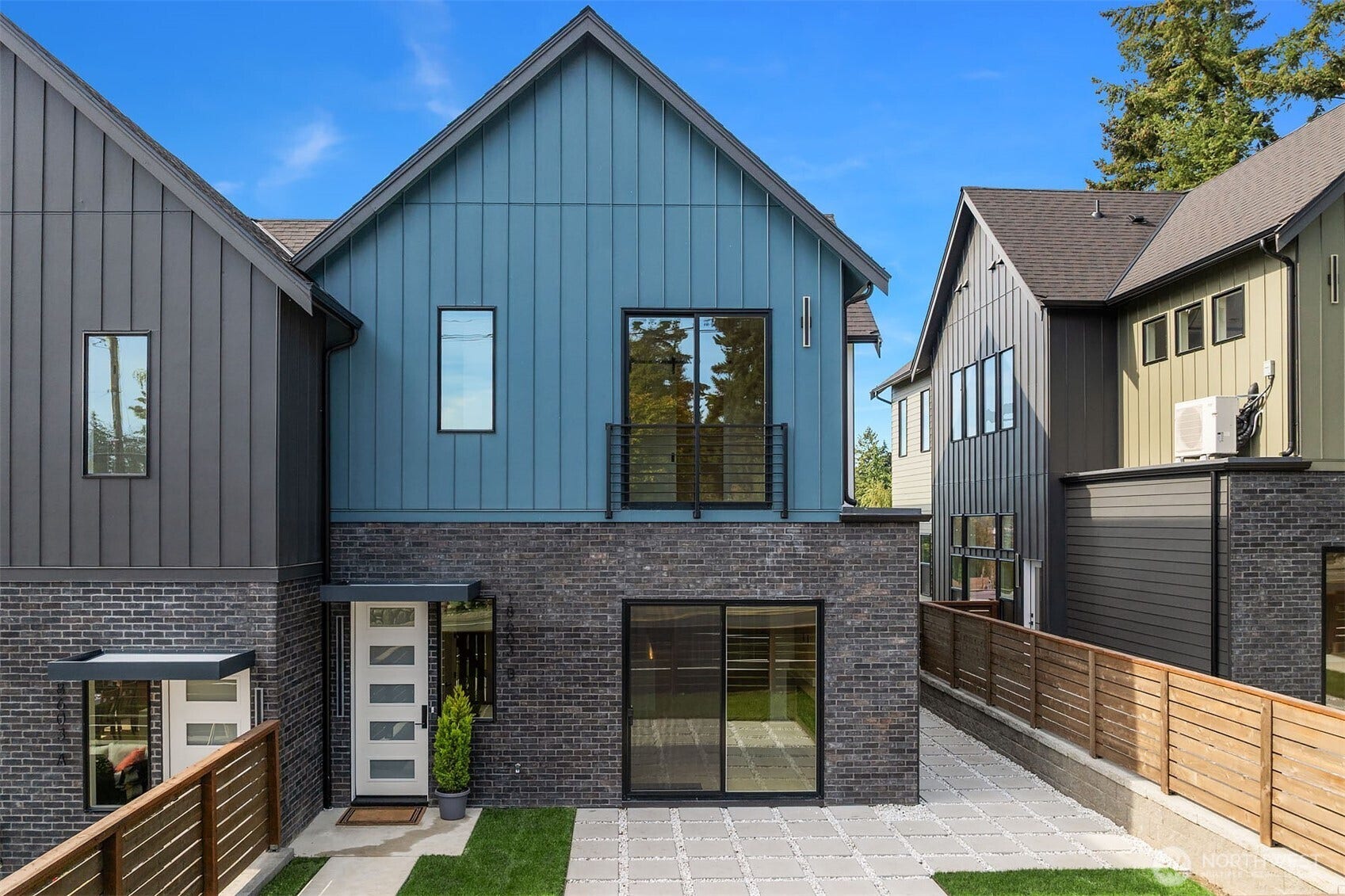 18603 B 104th Avenue NE, Bothell, WA 98011