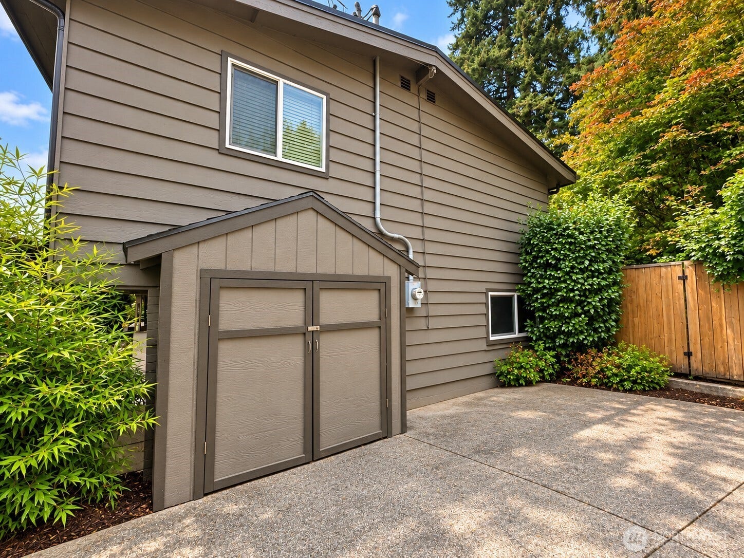 401 109th Avenue SE, Bellevue, WA 98004 401 109th Avenue SE, Bellevue, WA 98004