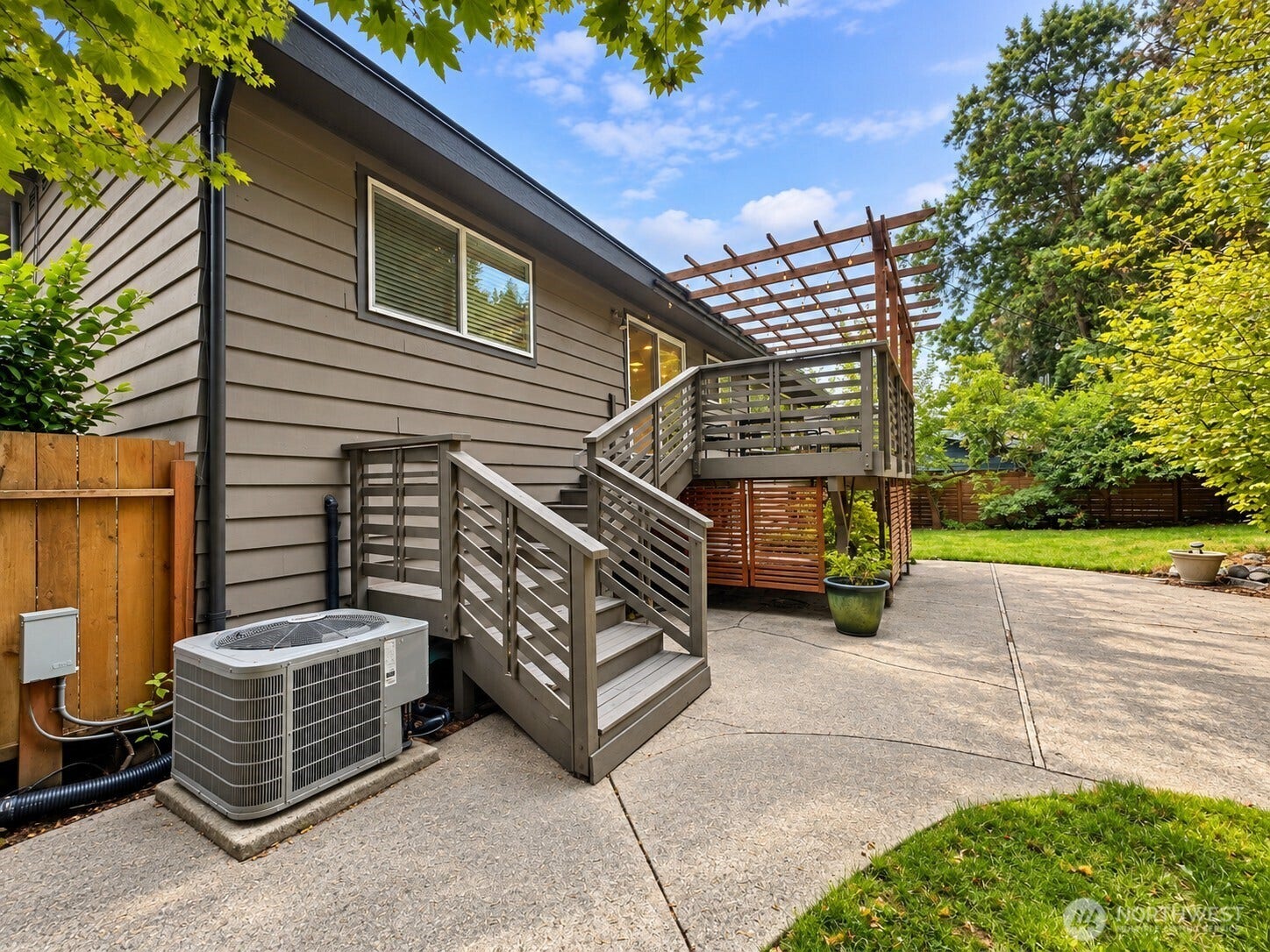 401 109th Avenue SE, Bellevue, WA 98004 401 109th Avenue SE, Bellevue, WA 98004
