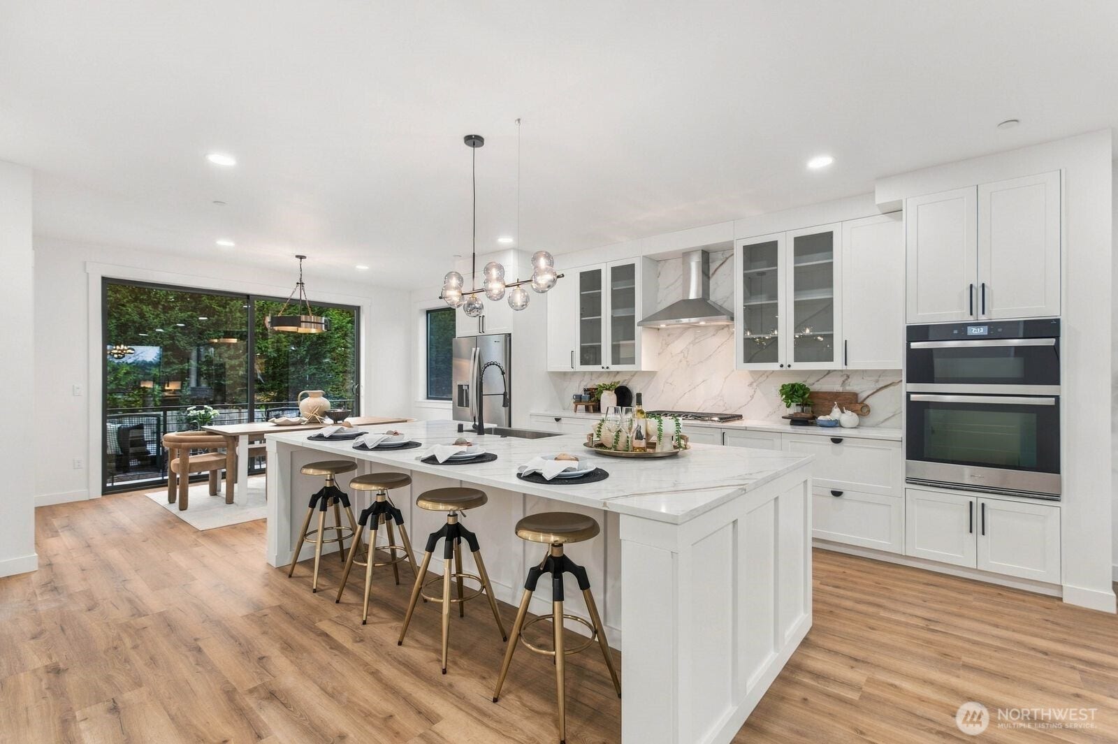 932 Duchess Road, #B-3, Bothell, WA 98012 Expansive quartz island serves as the stunning centerpiece of the kitchen, perfect for gathering and entertaining.