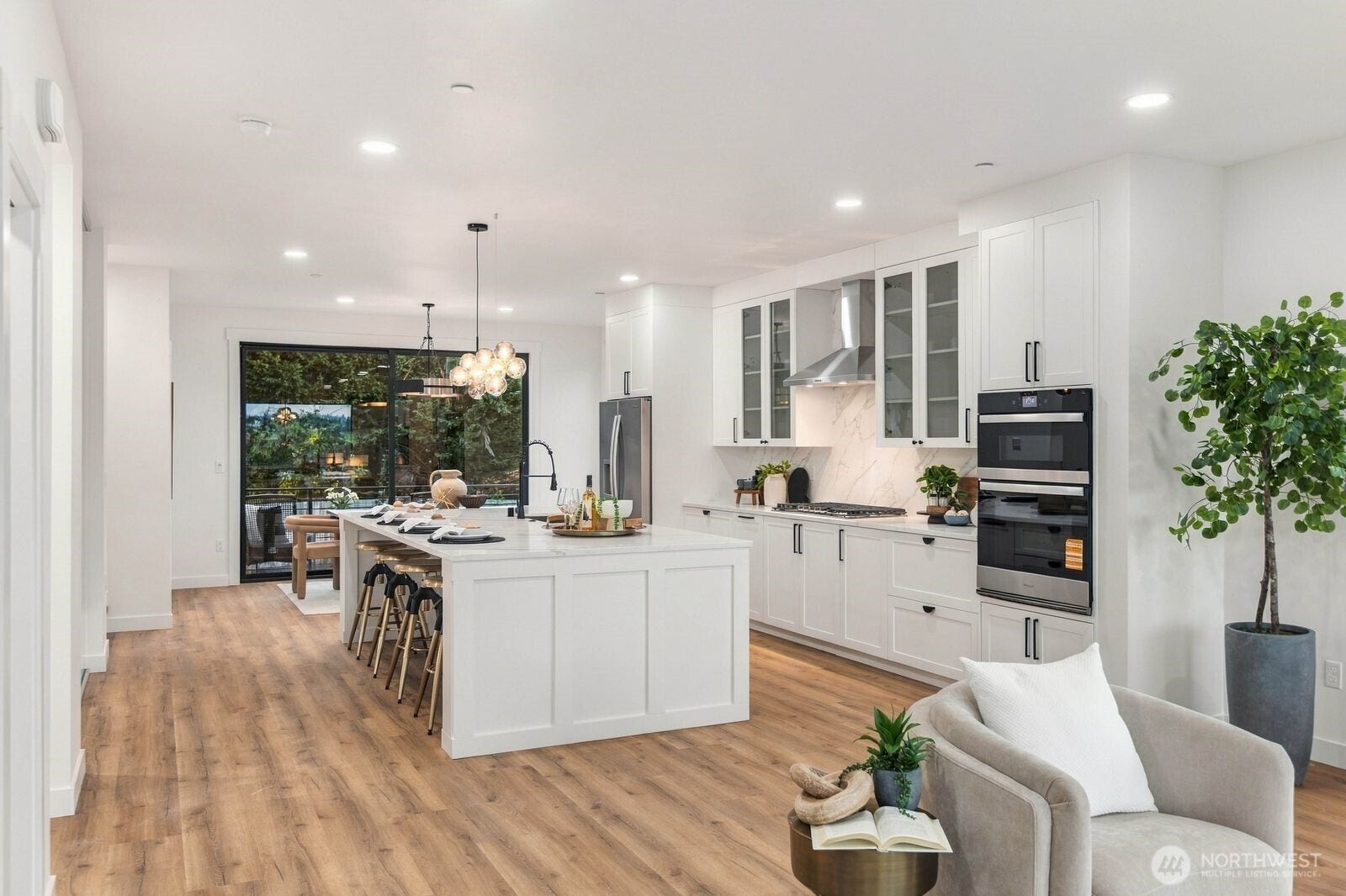 932 Duchess Road, #B-3, Bothell, WA 98012 Complete suite of kitchen appliances included for effortless, move-in-ready living.