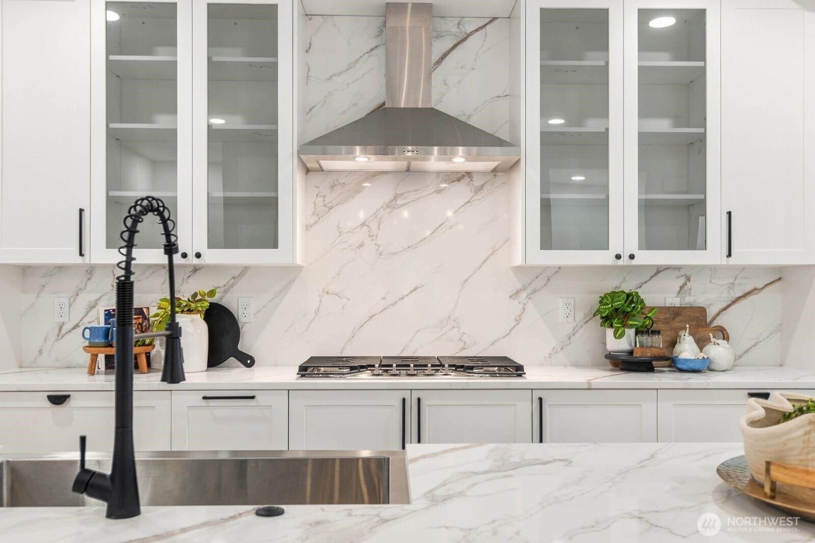 932 Duchess Road, #B-3, Bothell, WA 98012 Gas cooktop.