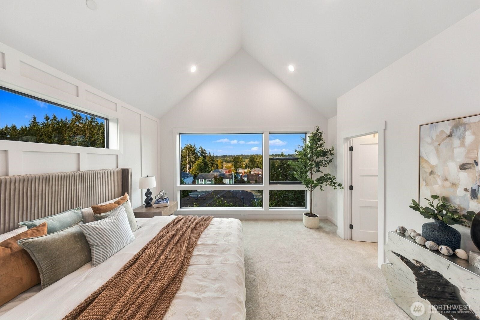 932 Duchess Road, #B-3, Bothell, WA 98012 Soaring vaulted ceilings create an open, airy feel while adding a sense of space and architectural elegance.