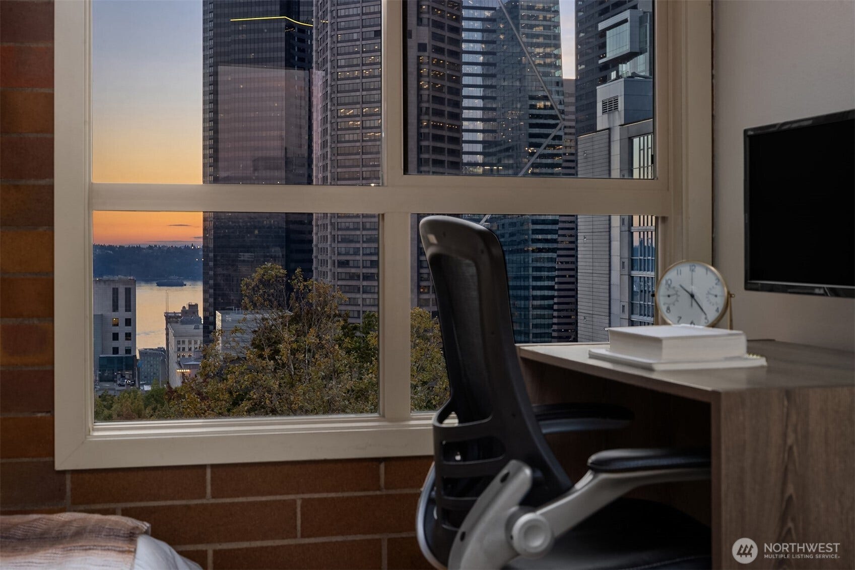 905 Cherry Street, #706, Seattle, WA 98104 Veiws, views, views!