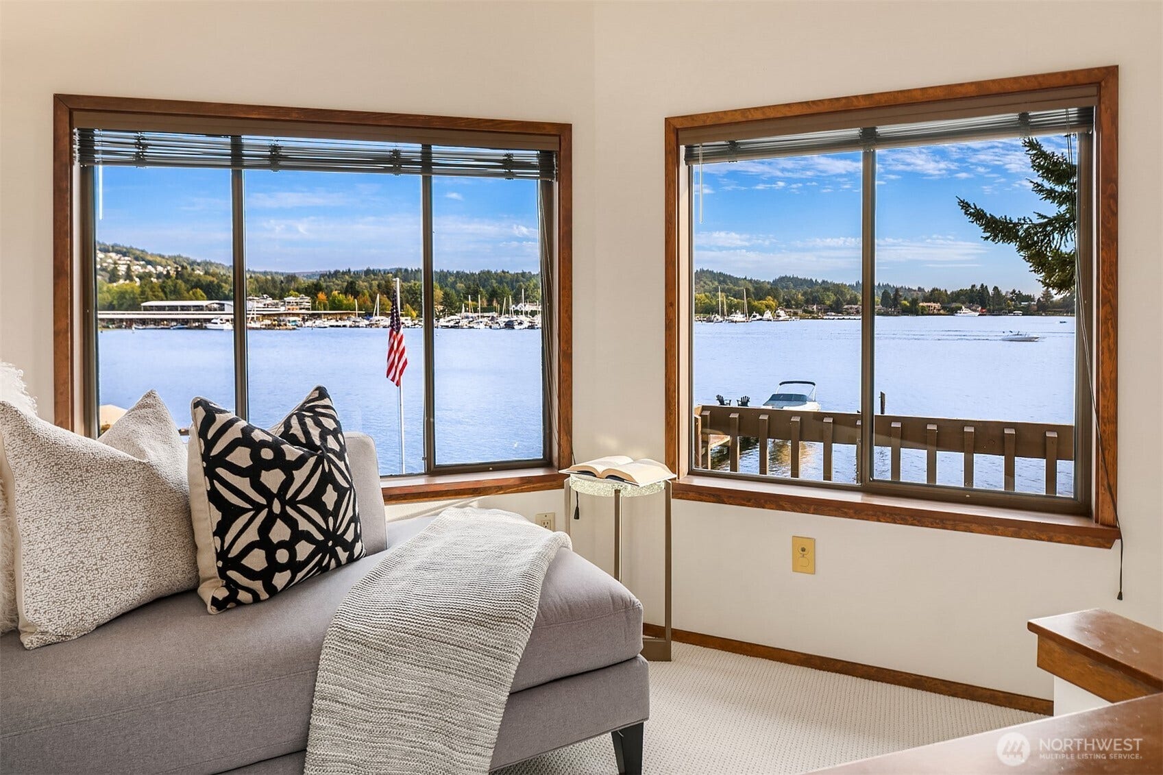 11055 SE Lake Road, Bellevue, WA 98004 11055 SE Lake Road, Bellevue, WA 98004