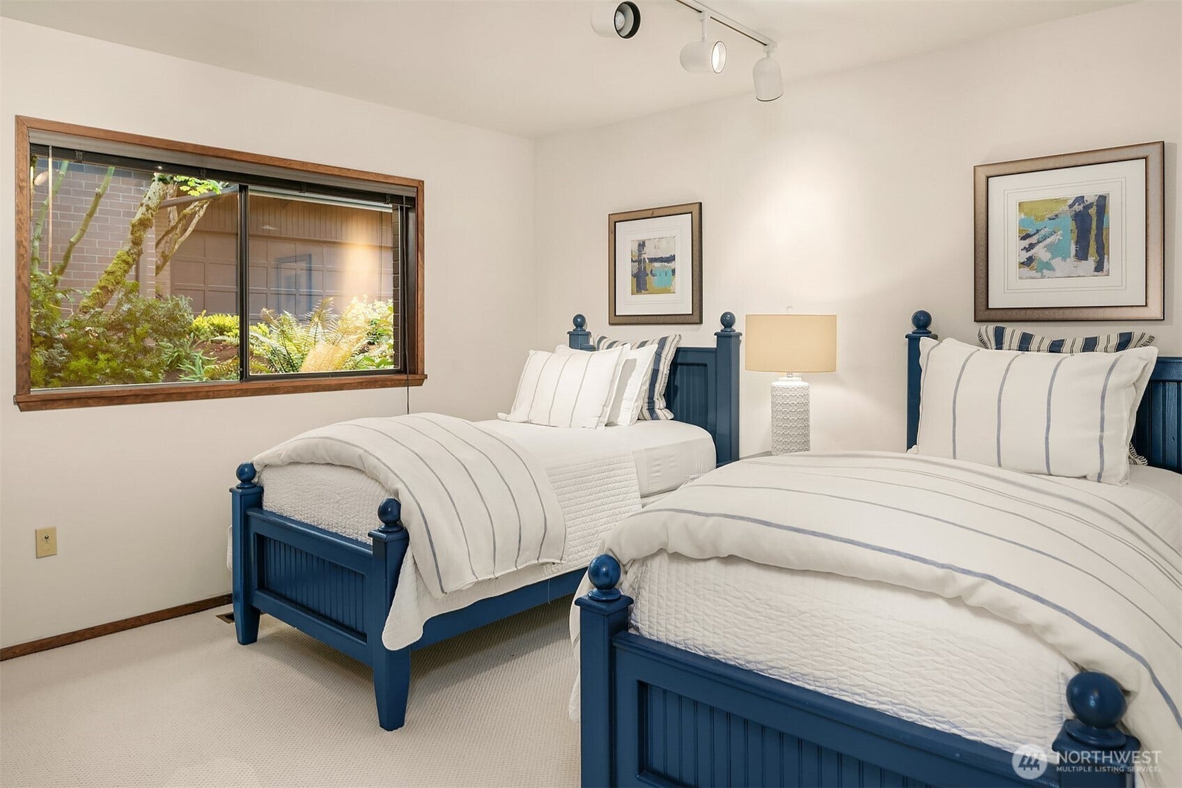 11055 SE Lake Road, Bellevue, WA 98004 11055 SE Lake Road, Bellevue, WA 98004