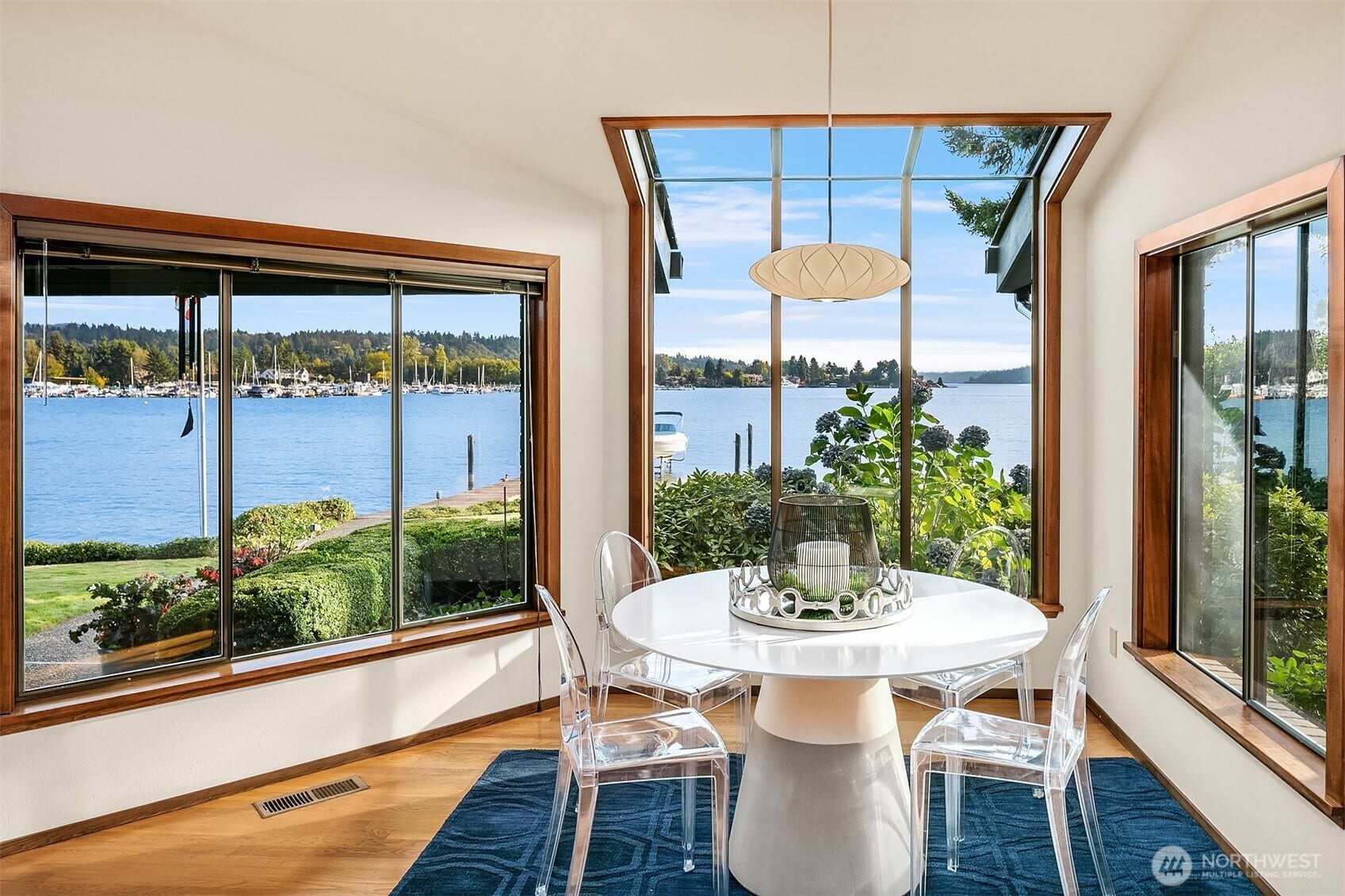 11055 SE Lake Road, Bellevue, WA 98004 11055 SE Lake Road, Bellevue, WA 98004
