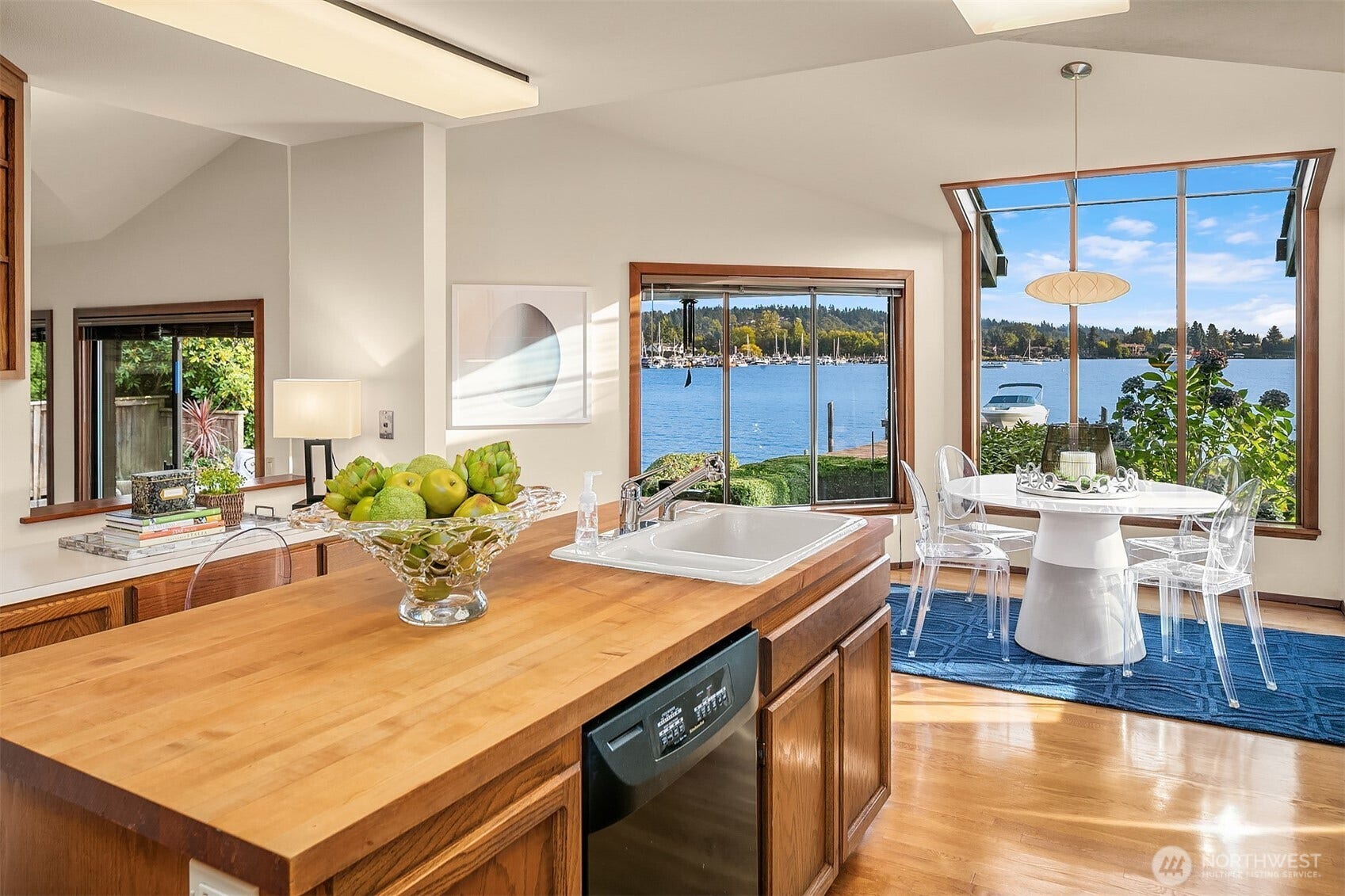 11055 SE Lake Road, Bellevue, WA 98004 11055 SE Lake Road, Bellevue, WA 98004