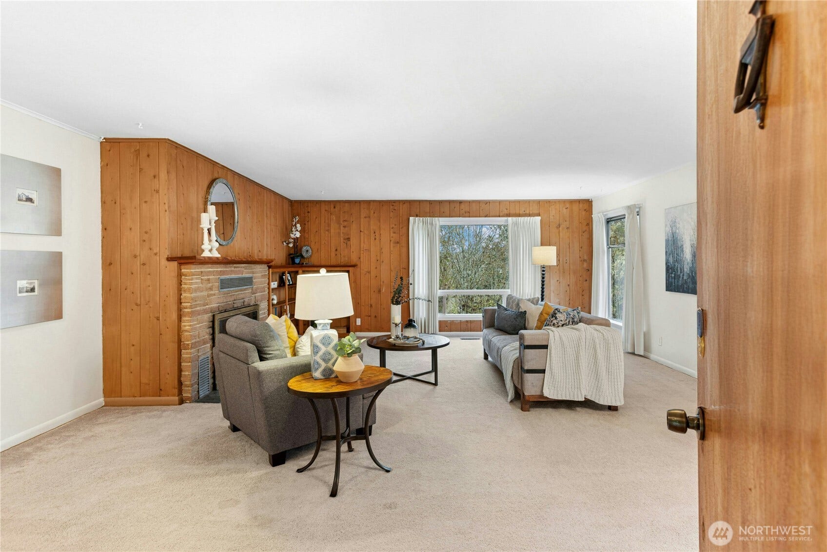 6526 NE 198th Street, Kenmore, WA 98028 Spacious living room.
