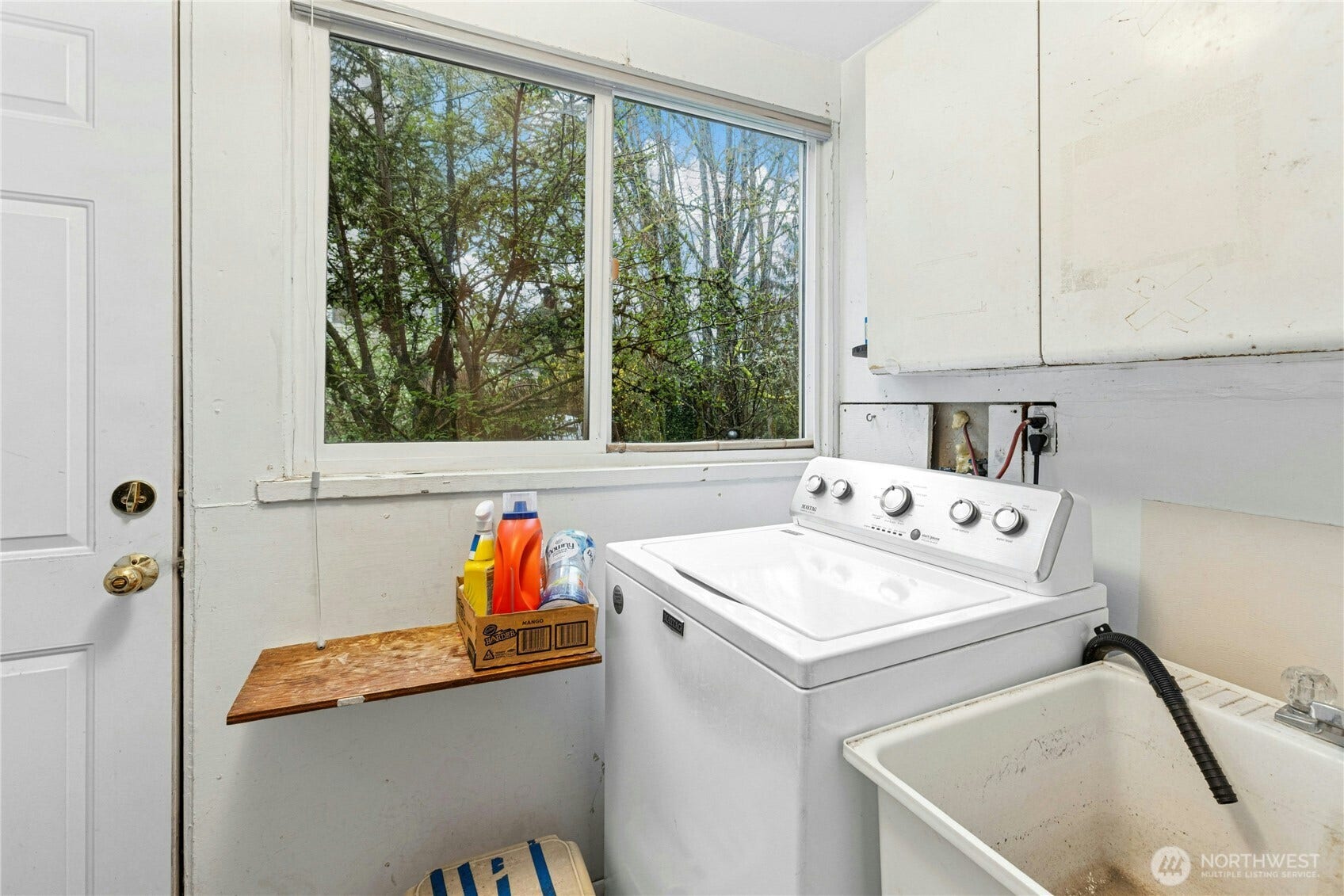6526 NE 198th Street, Kenmore, WA 98028 Laundry area.
